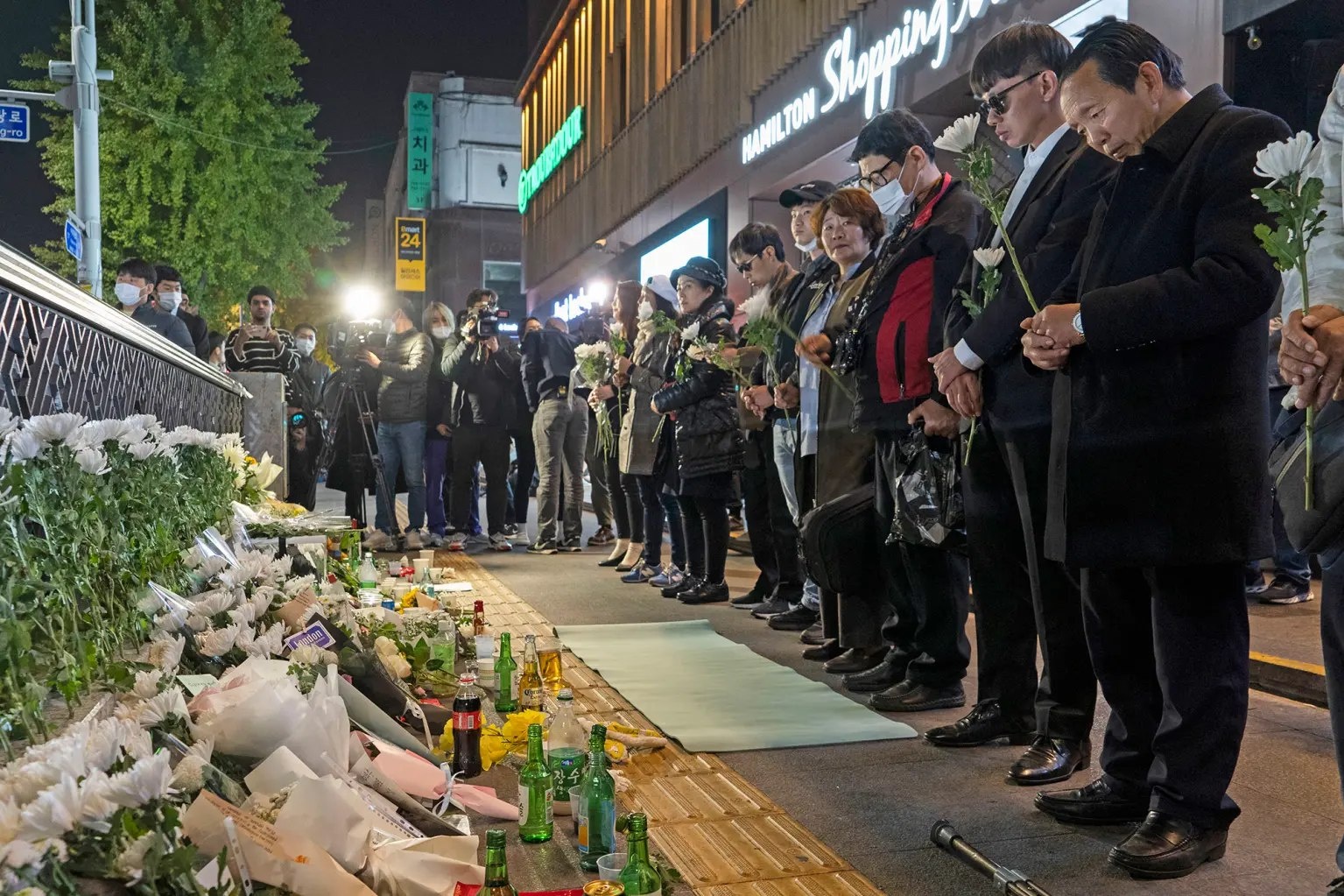 Vu giam dap o Itaewon anh 1
