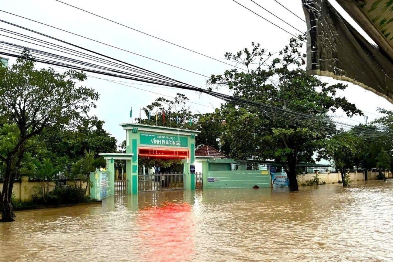 hoc sinh tro lai anh 1