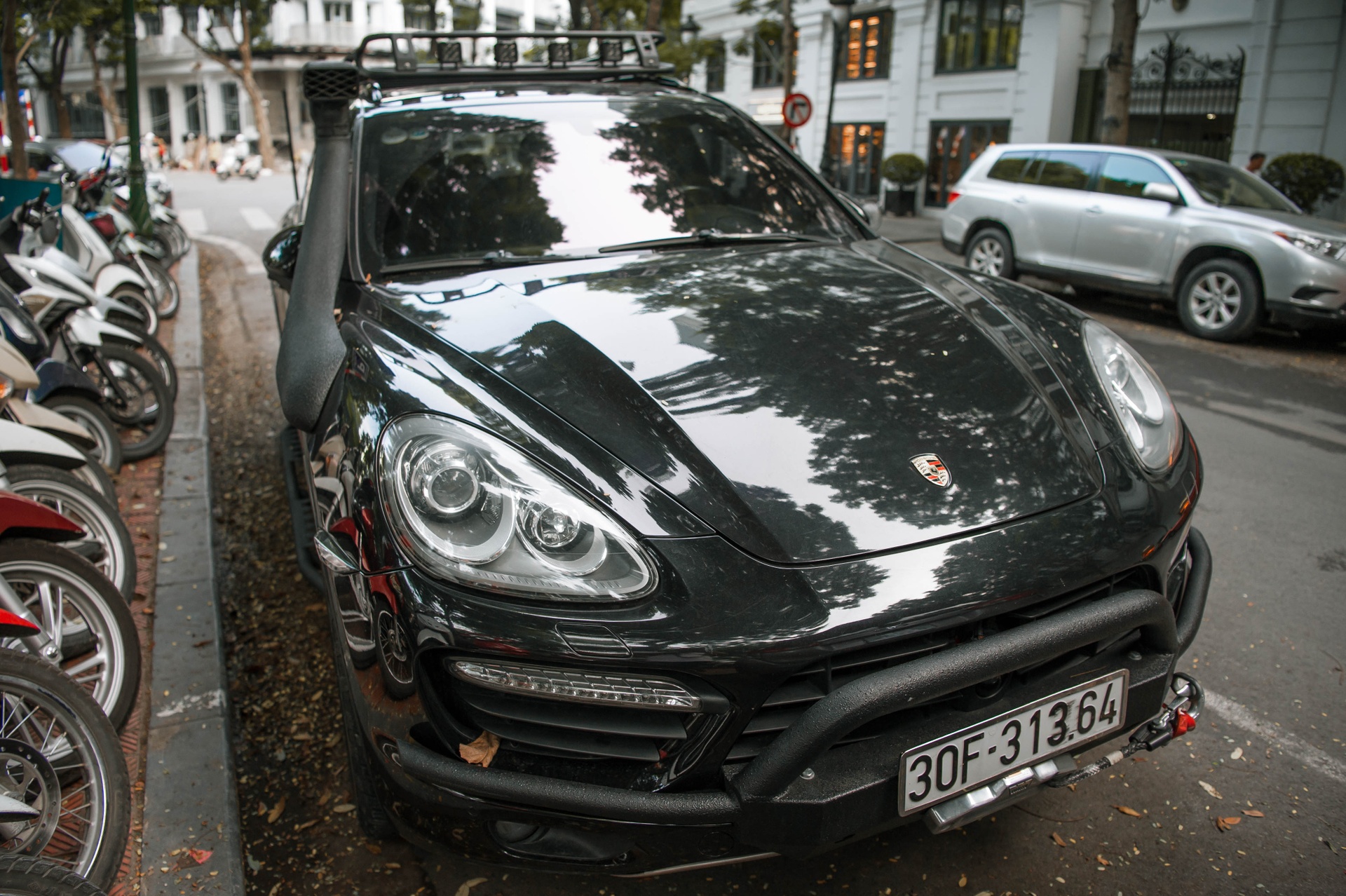 Porsche Cayenne Turbo do cua Dang Le Nguyen Vu anh 1