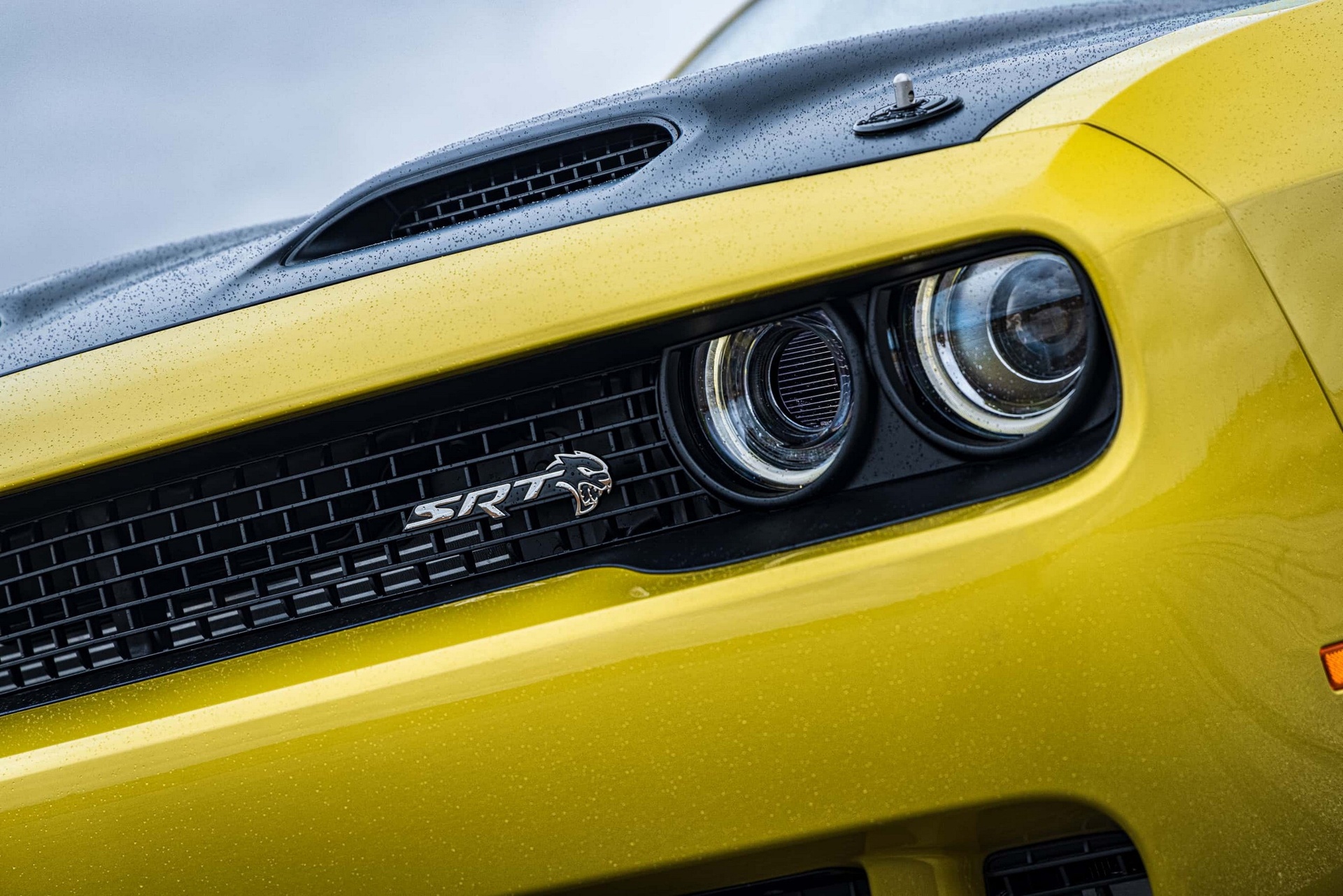 Dodge Challenger manh 1.035 ma luc voi goi do cua Hennessey anh 2