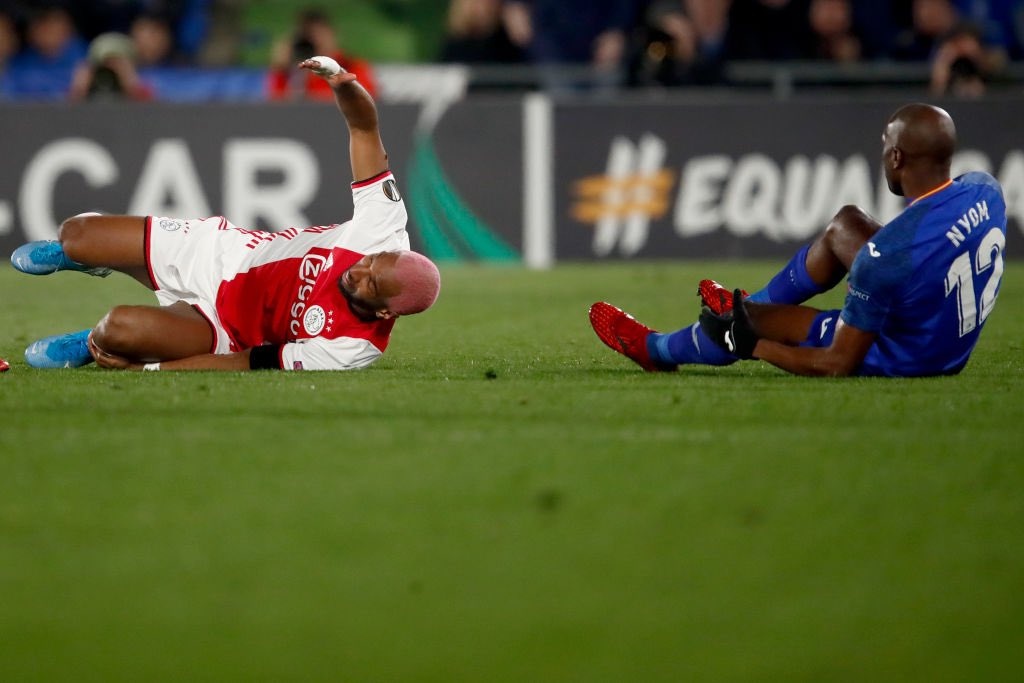 Ajax thiet quan dau Heerenveen anh 1