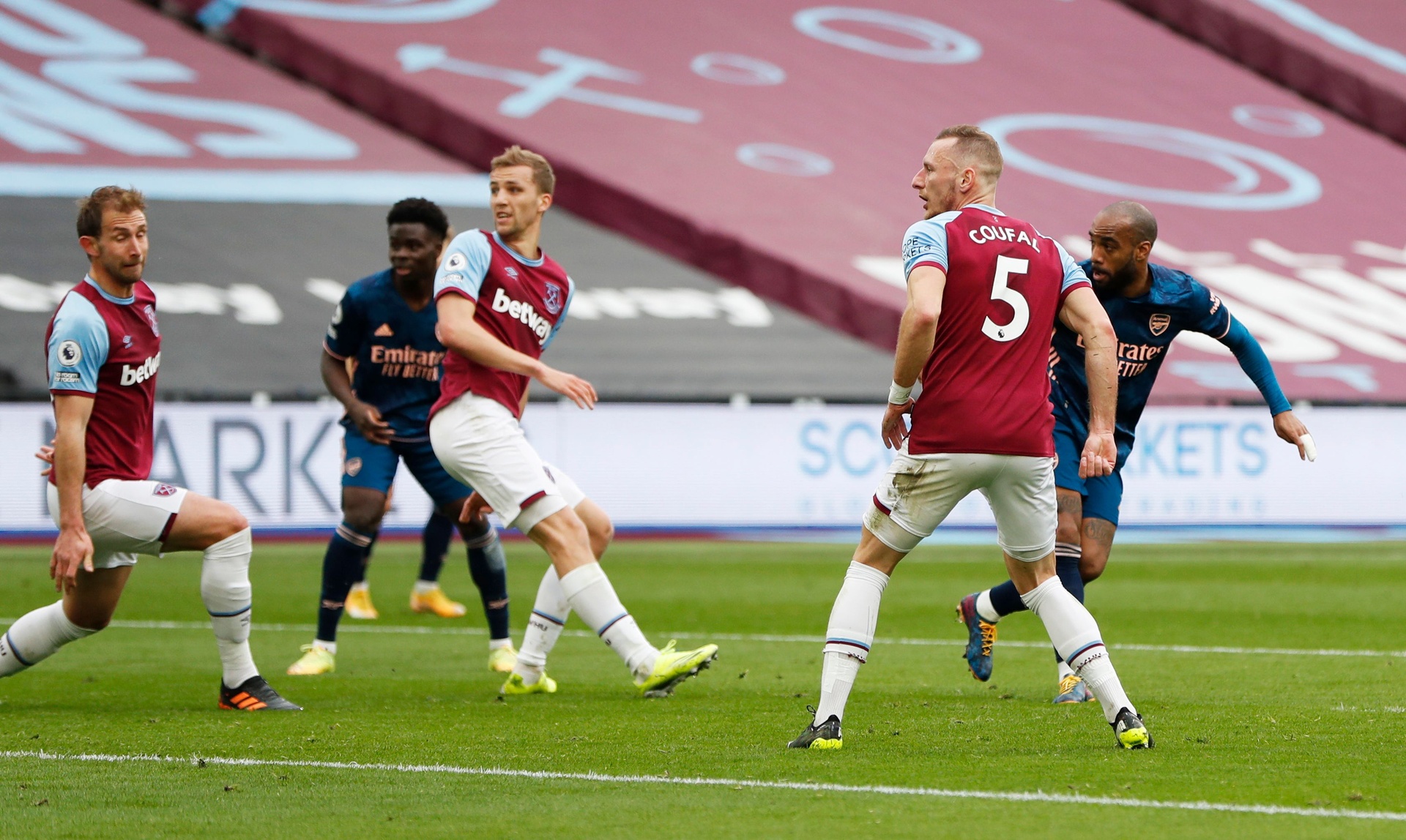 West Ham vs Arsenal anh 16