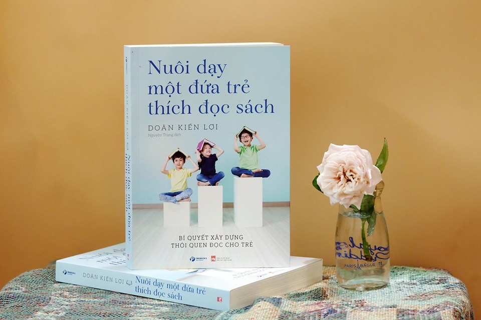 nuoi day mot dua tre thich doc sach. anh 1