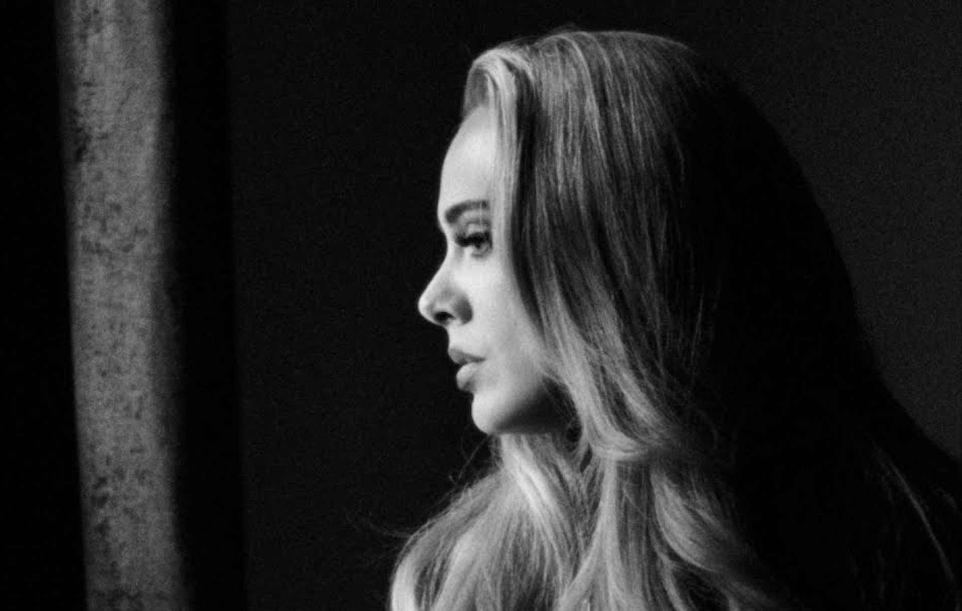 Adele ra mat MV Easy on me anh 1