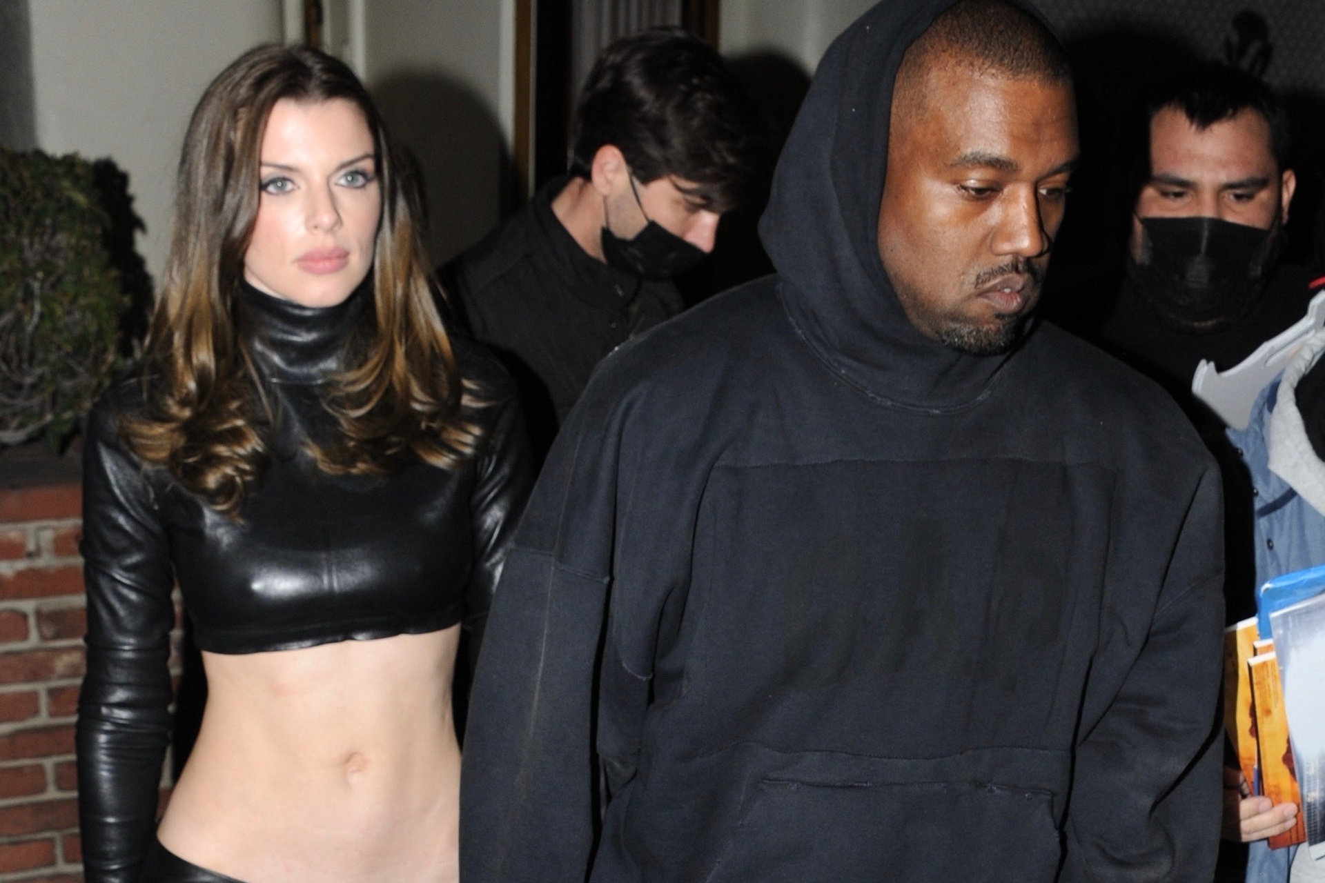 vo Kanye West khoa than anh 2