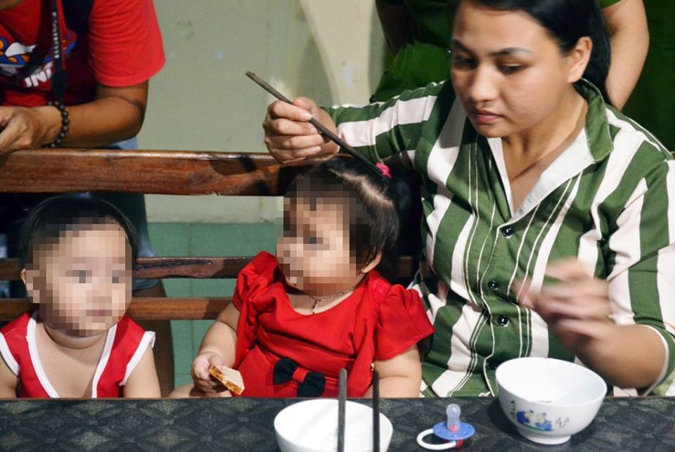 Chị Lê Thị Hằng (31 tuổi, quê Hưng Yên) mang án 19 năm vì tội Buôn bán ma túy. Năm nay Hằng chưa được đặc xá vì không đủ điều kiện. Chị rất mừng vì nhiều bạn bè đã được đặc xá về với gia đình.  Phạm nhân này tự nhủ sẽ cố gắng cải tạo tốt để được hưởng khoan hồng, đặc xá với về với xã hội, làm lại cuộc đời và lo cho con gái hơn một tuổi đang ở cùng mẹ trong trại giam.