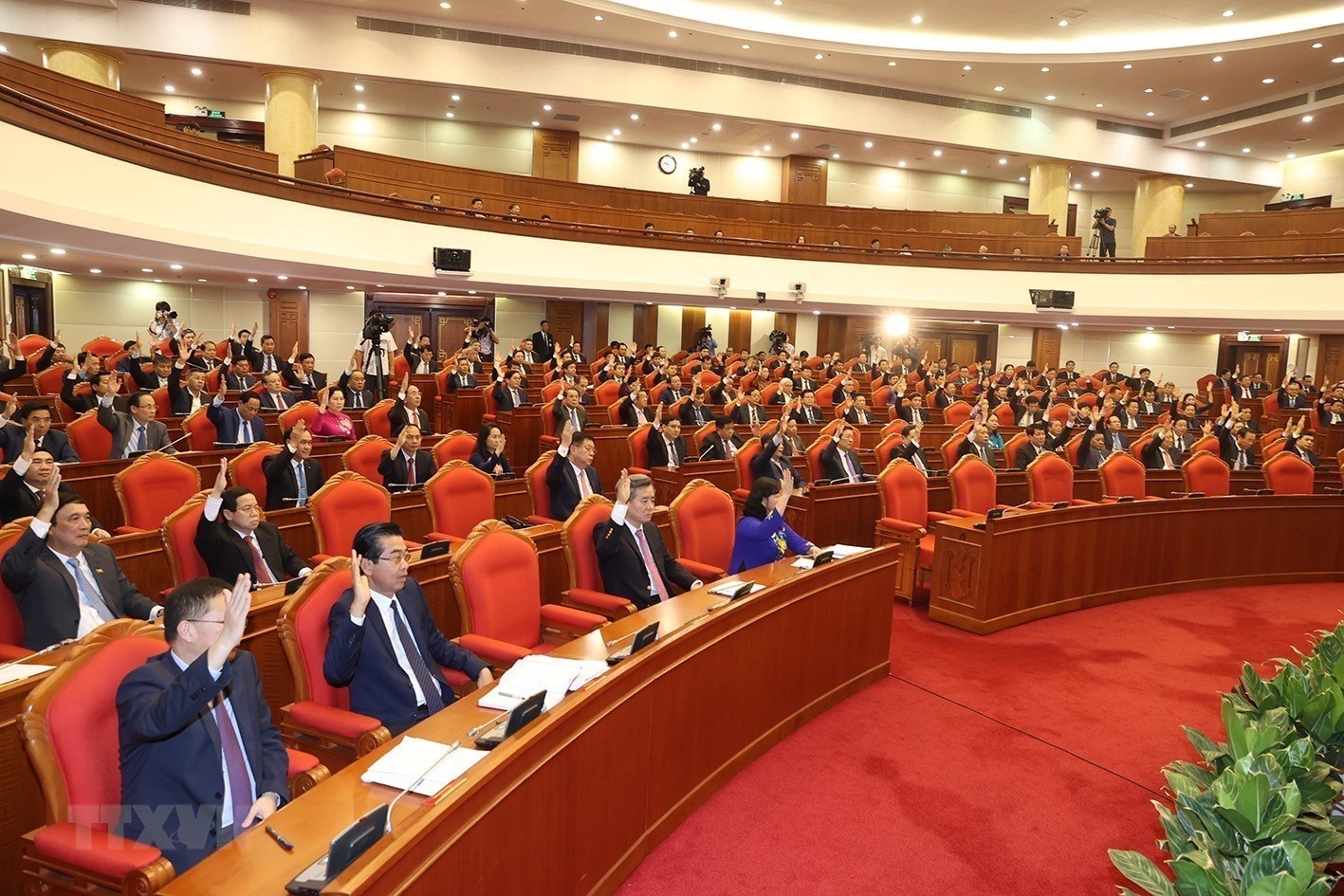 Hoi nghi trung uong 7 anh 1