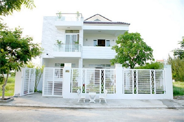 Nhung ngoi nha dep xa hoa cua cac MC noi tieng hinh anh 5 Quyền Linh hiện được xem là MC giàu nhất Việt Nam khi anh cùng gia đình