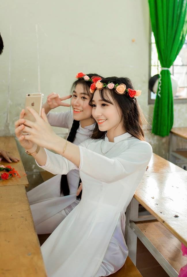 Nu sinh toa sang du khiem khuyet anh 2