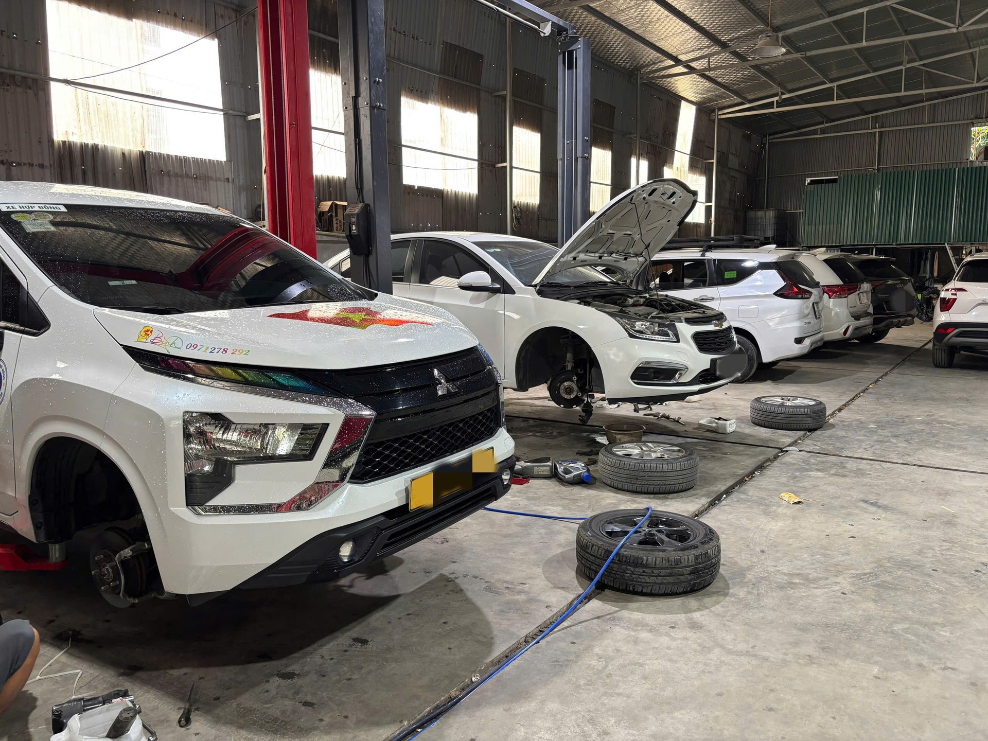 xe ngap nuoc Ha Noi anh 3