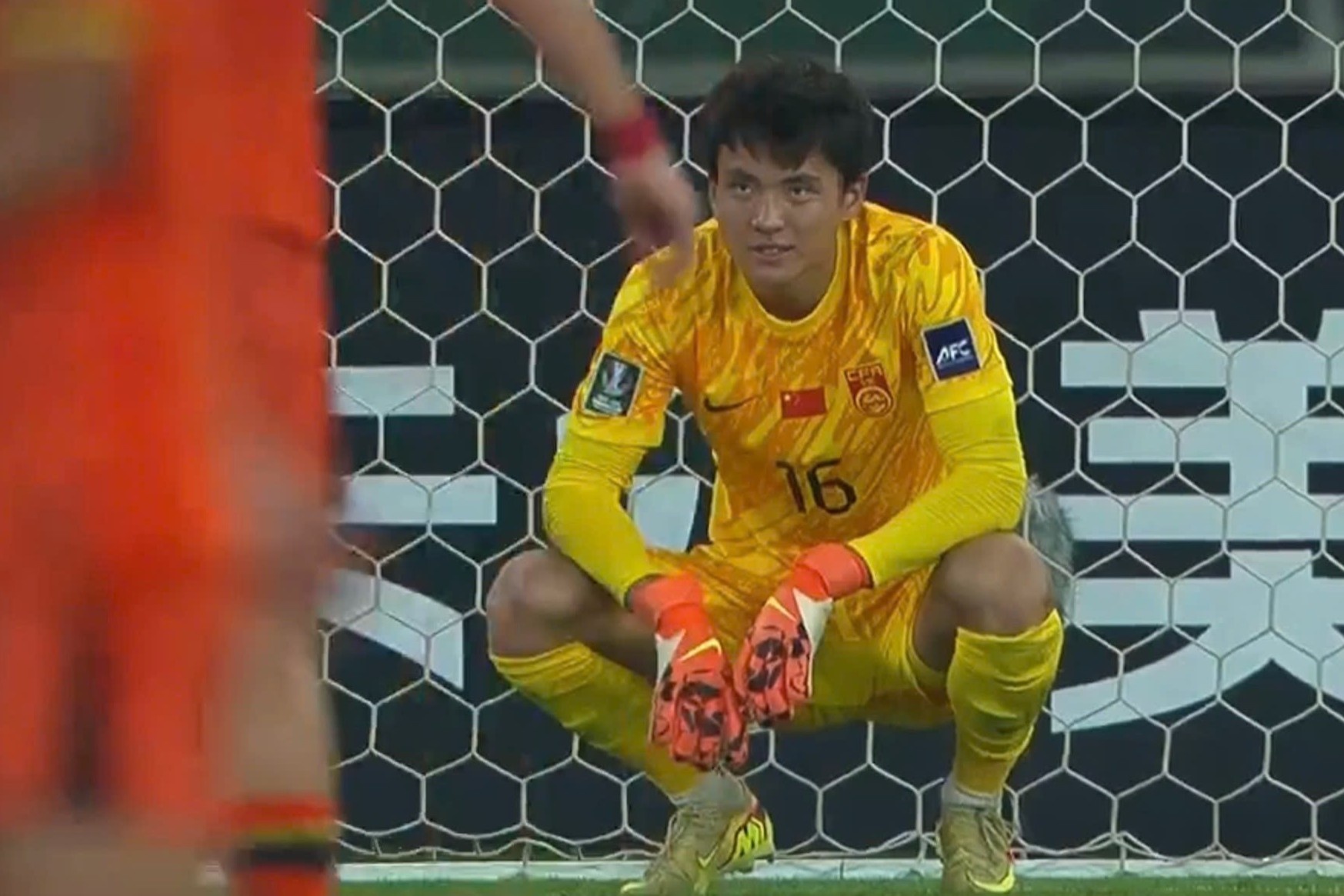 Li Hao bất lực sau khi liên tục thủng lưới trước đối thủ Nhật Bản.