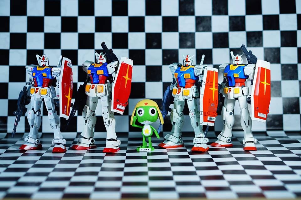 chang trai co bo suu tap robot khung anh 4