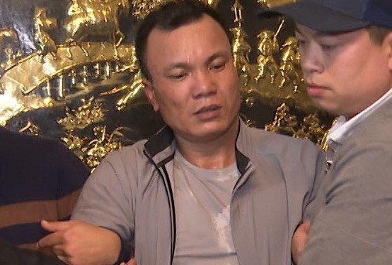 tai xe bi Cuong Du chen ep anh 2