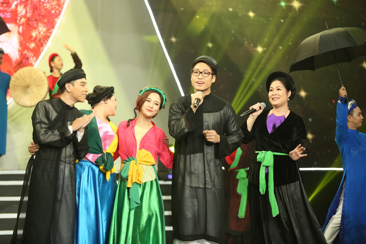 Nghe si Viet ung ho giu Tet Nguyen Dan anh 1