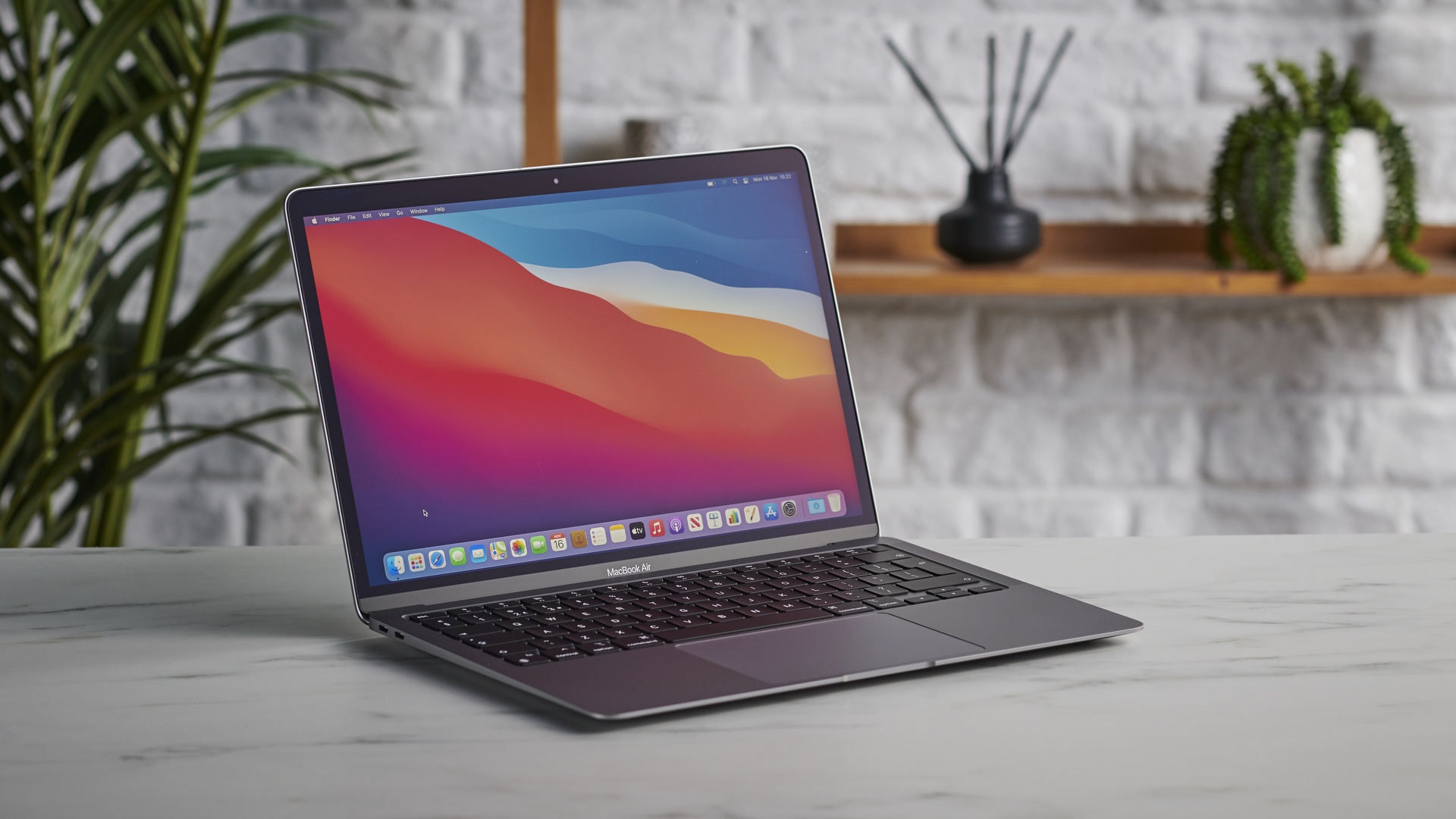MacBook Air M1 giam gia anh 2