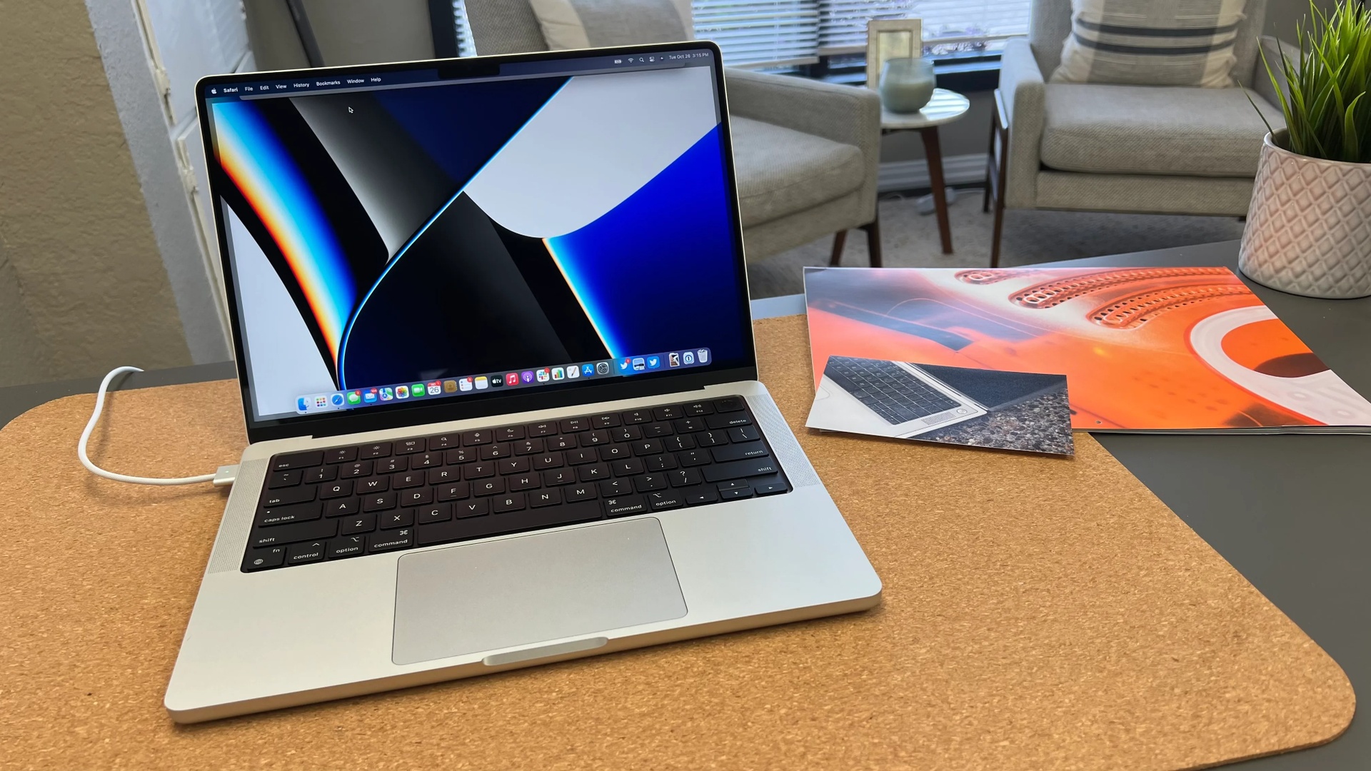 MacBook Pro giam gia anh 1