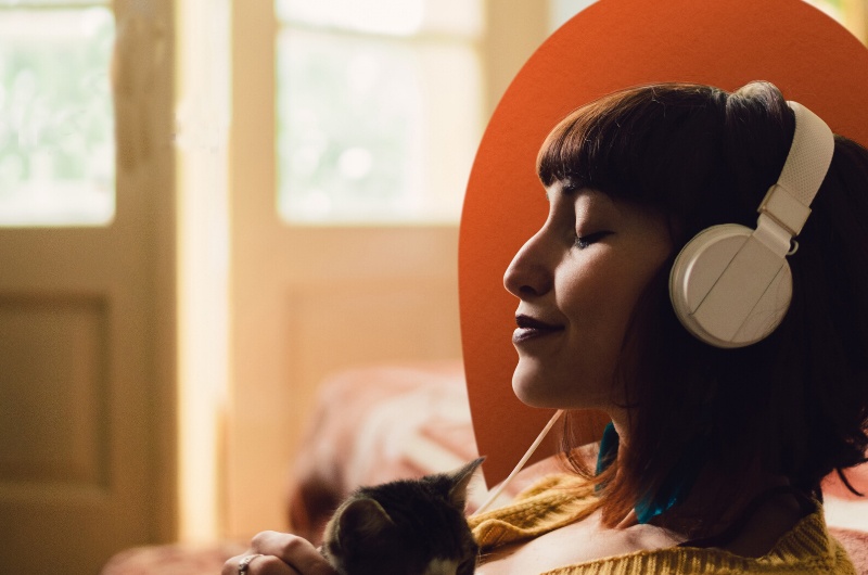 Spotify tham gia thi truong sach noi anh 1