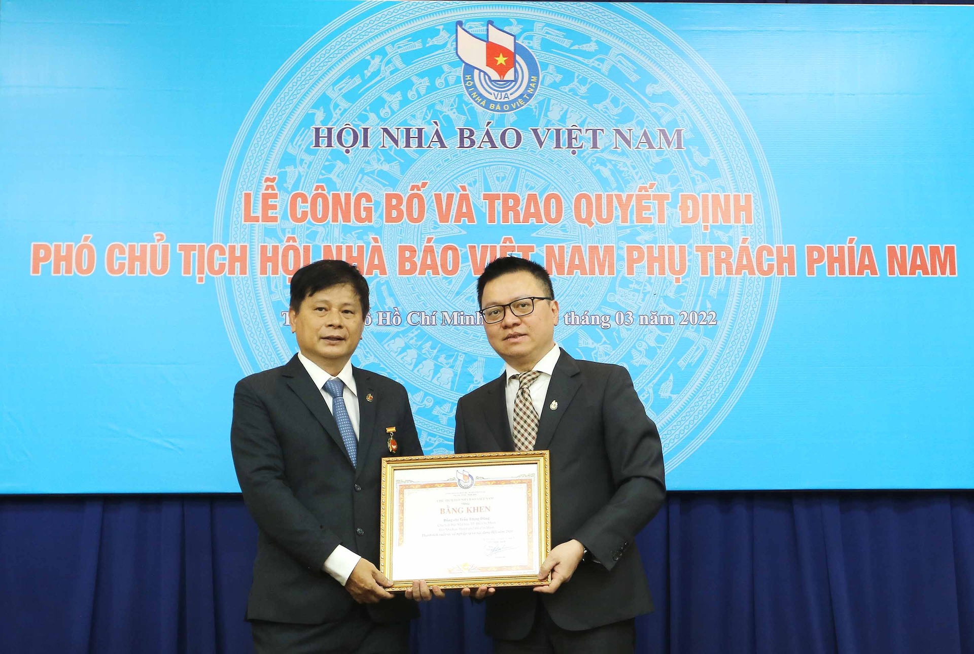 Hoi Nha bao Viet Nam anh 1