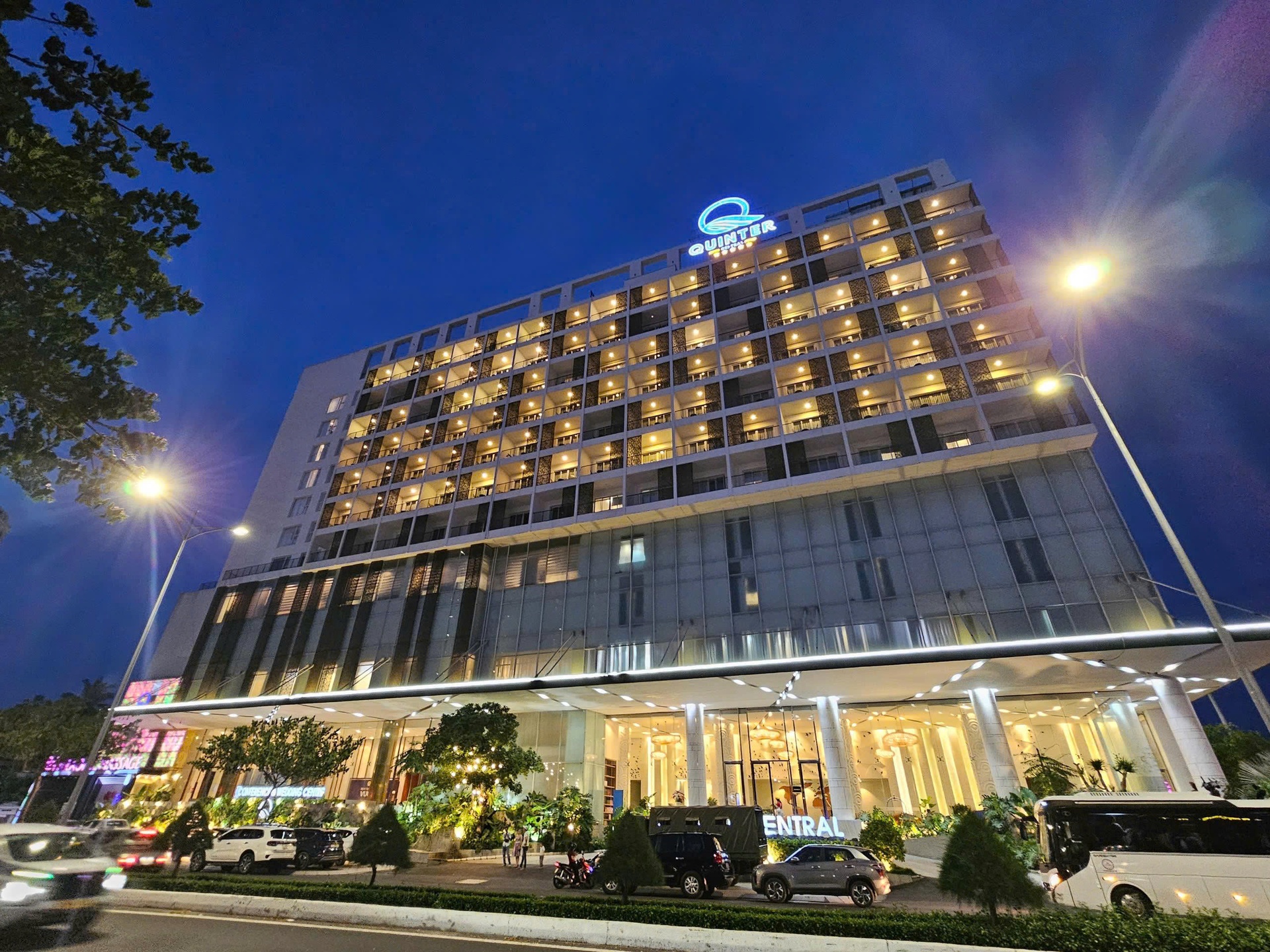 massage Quinter,  Khach san Quinter,  Hotel Quinter,  Nha hang Quinter,  Chu Quinter,  Giam doc Quinter anh 1