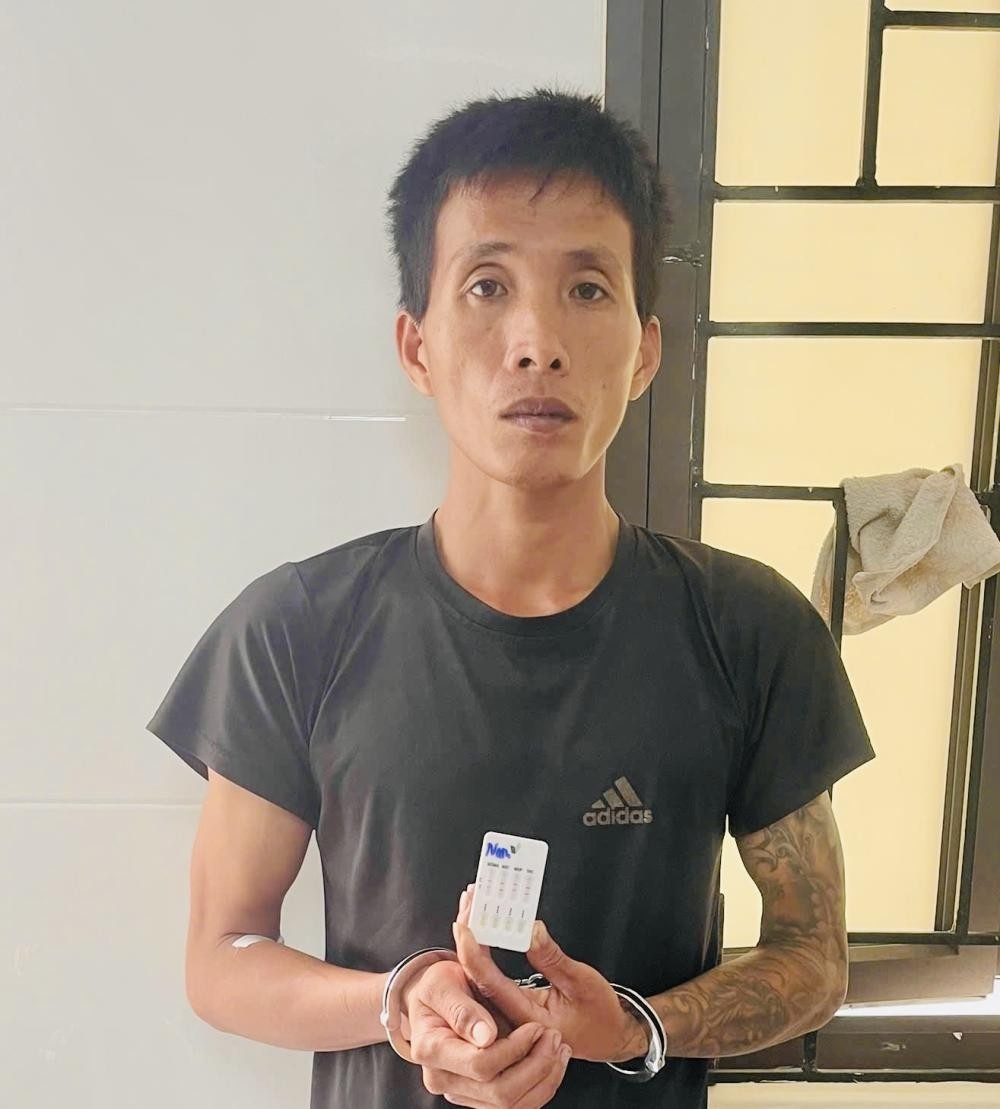 Cha duong, Dung gay go, Bua dinh, Danh dap be gai anh 1