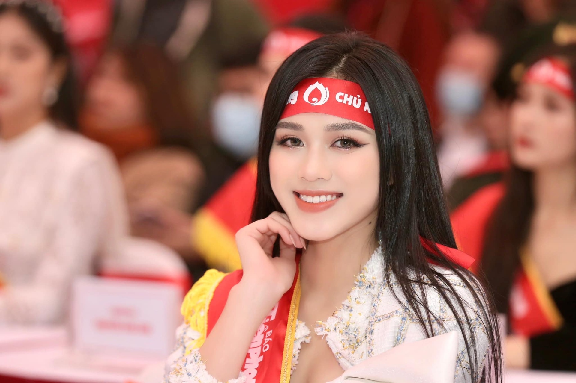 Nguoi dep Viet thi quoc te Kim Duyen Do Thi Ha anh 1