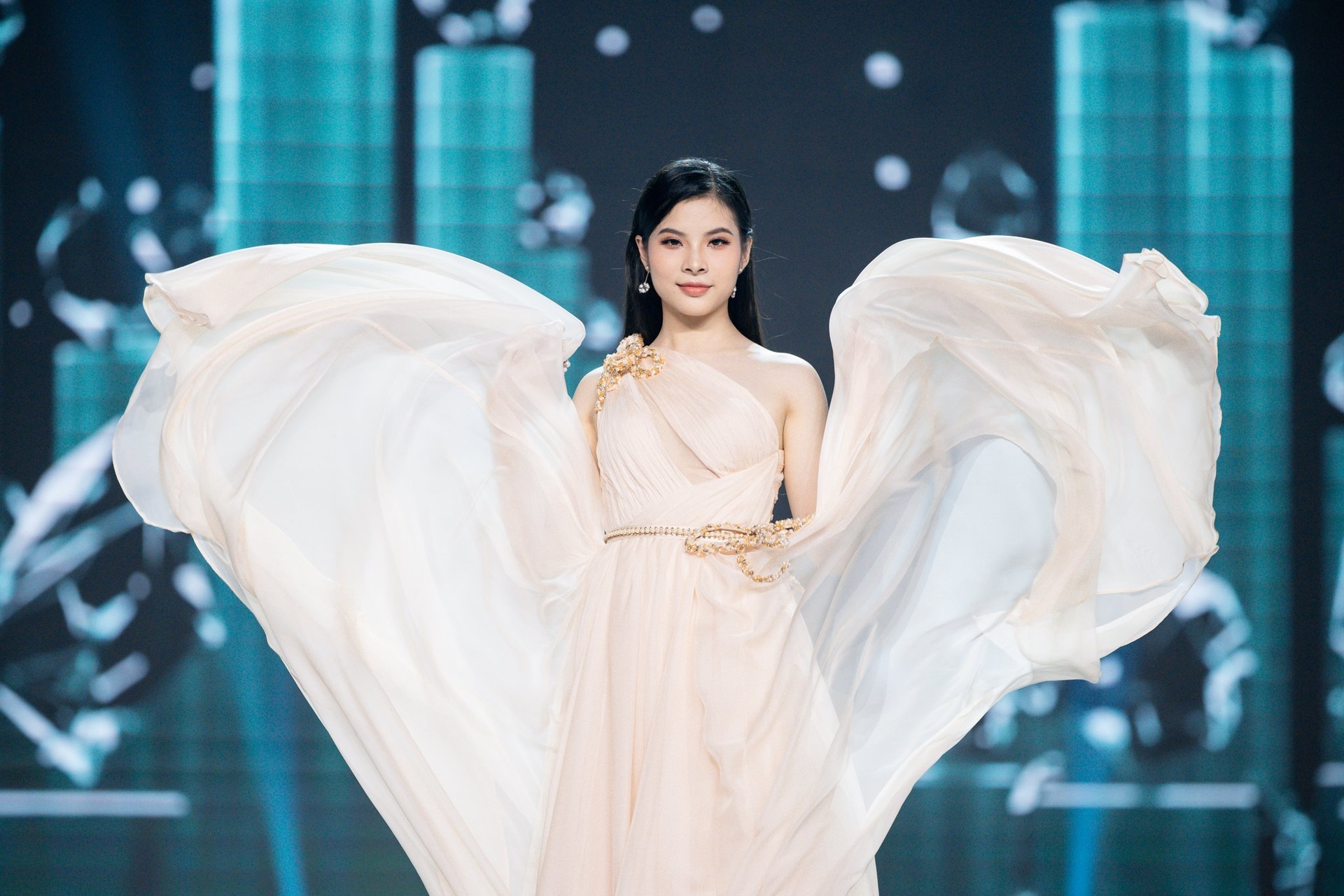 Hoa hau Viet Nam anh 16
