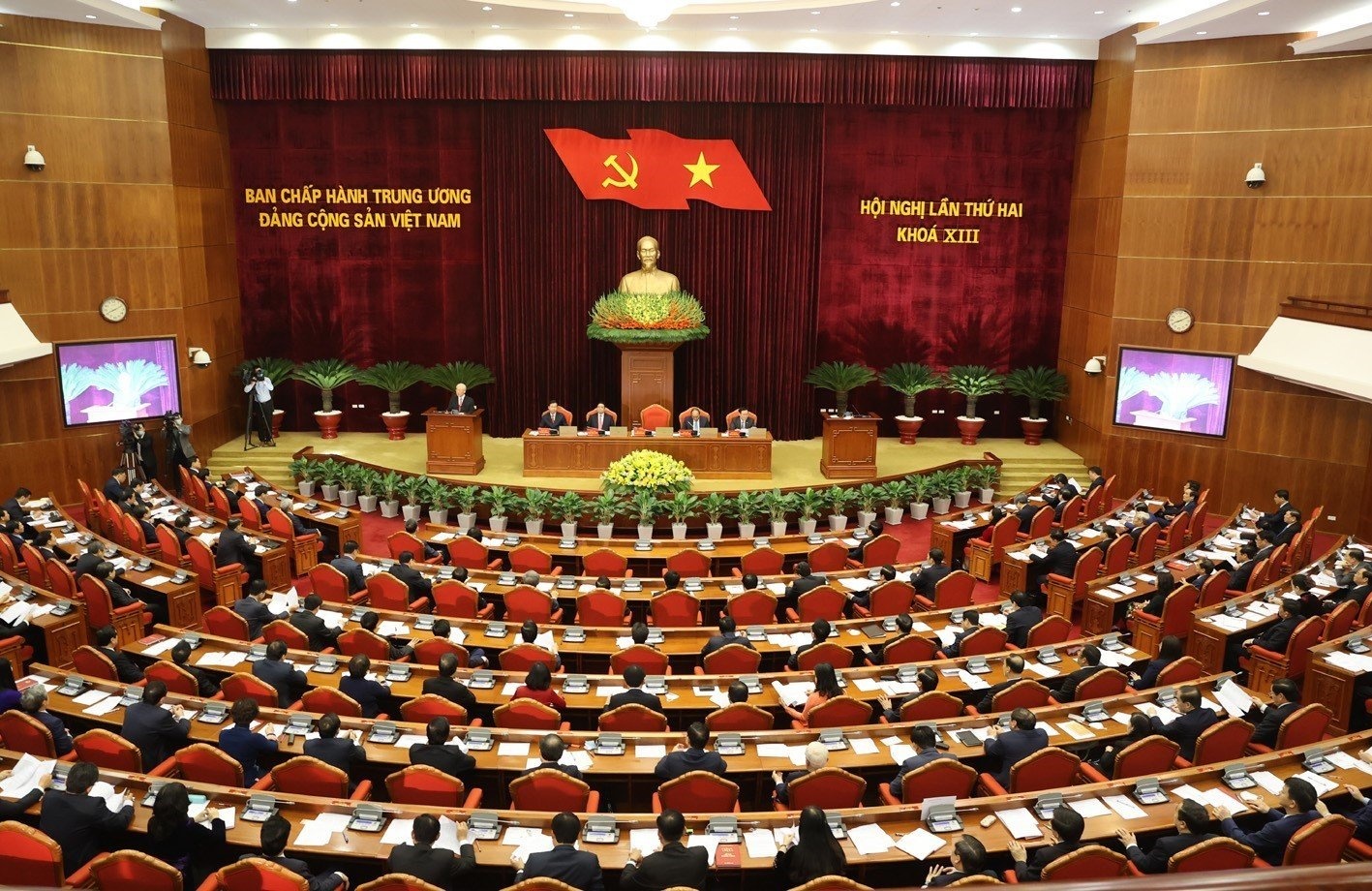 Hoi nghi TRung uong 2 ban nhung noi dung gi anh 1