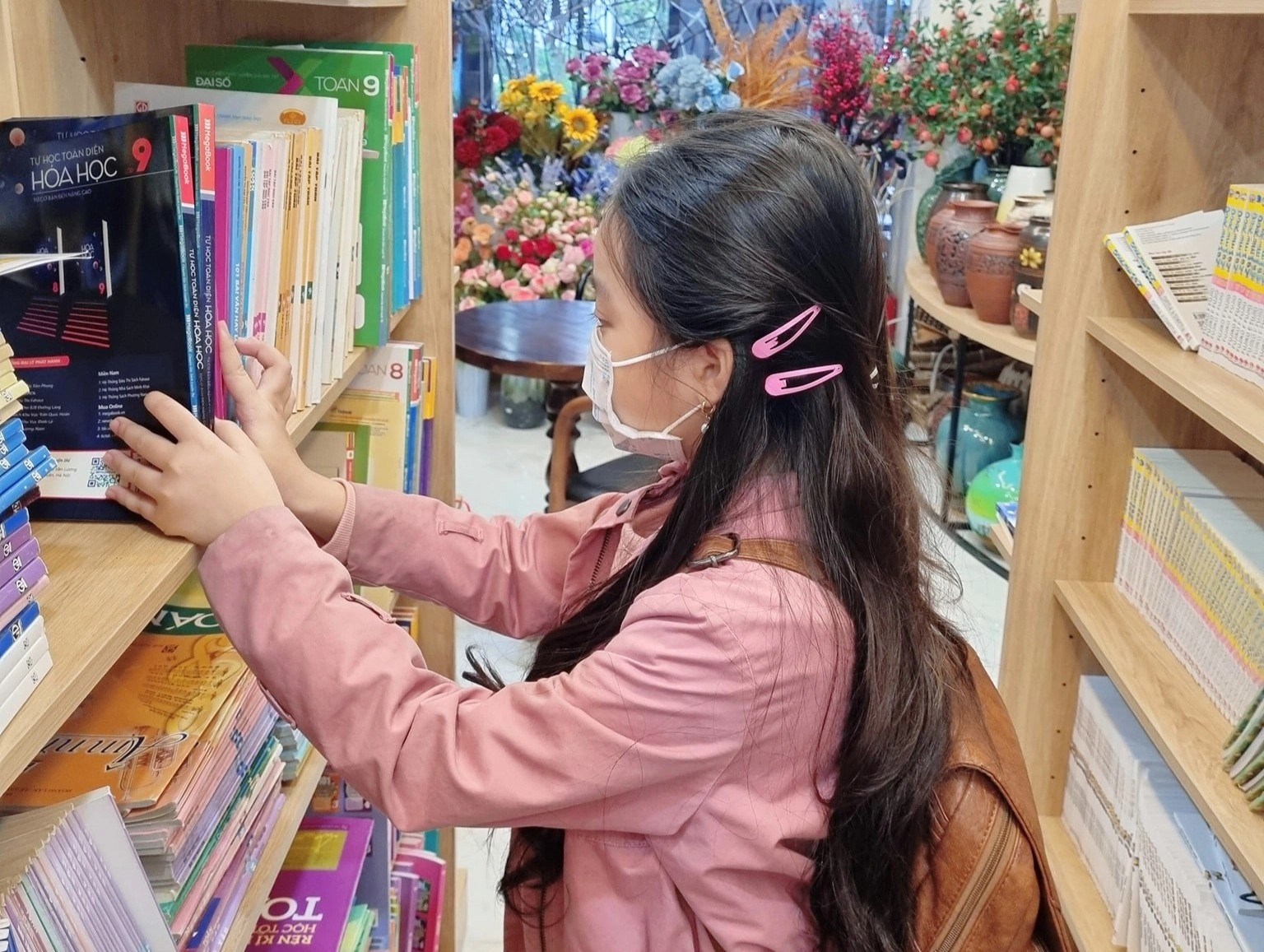DBQH de nghi khong tang gia SGK,  cam ban sach tham khao trong truong anh 1