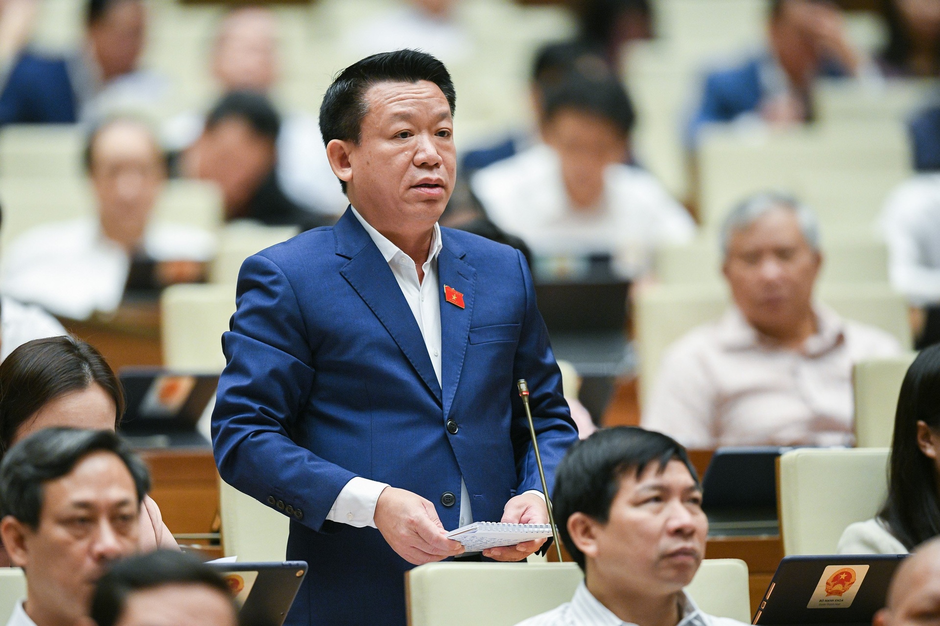chat van tai Quoc hoi anh 3