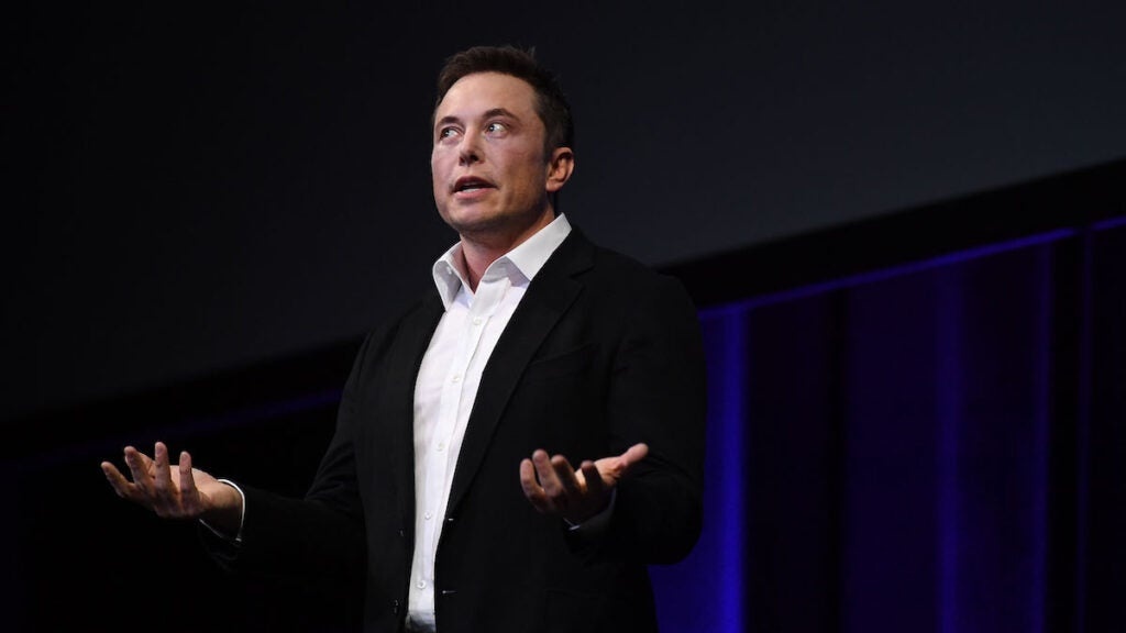 Elon Musk yeu cau anh 2