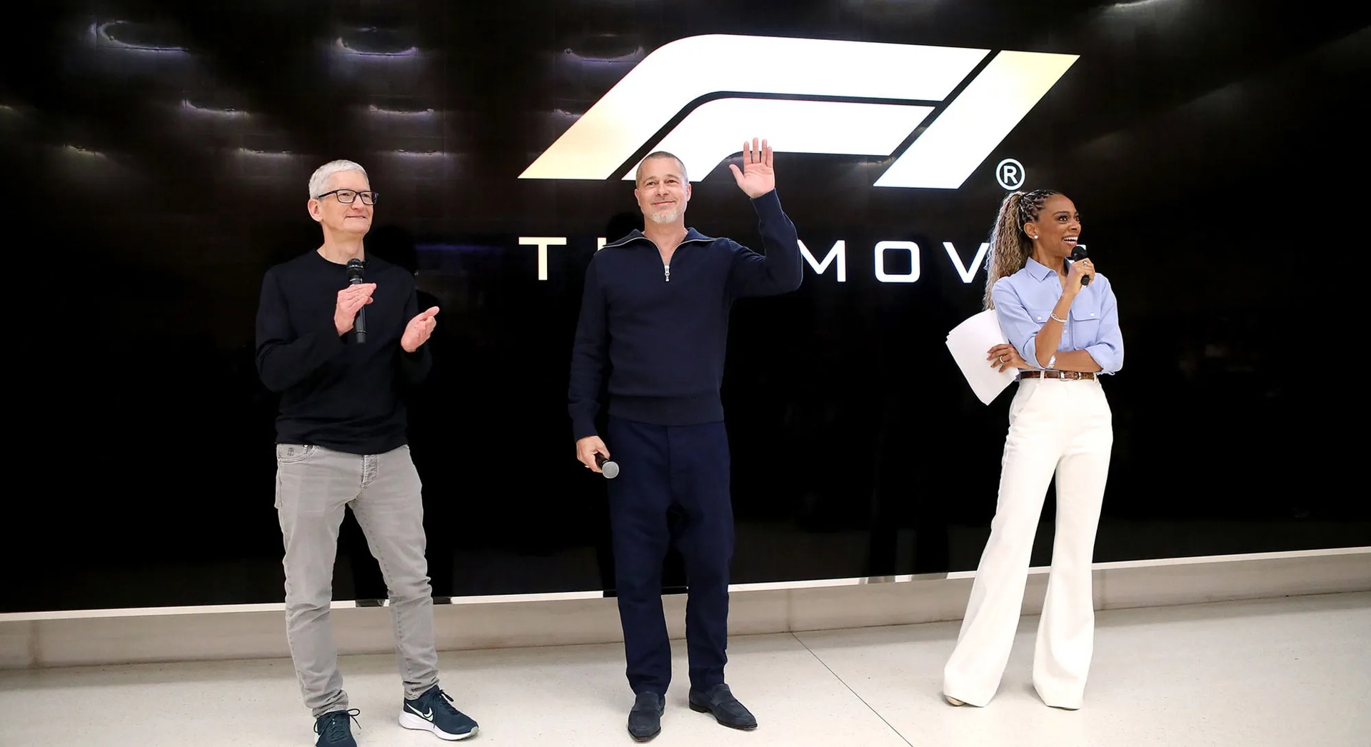 f1_brad_pitt_tim_cook_apple_store_2