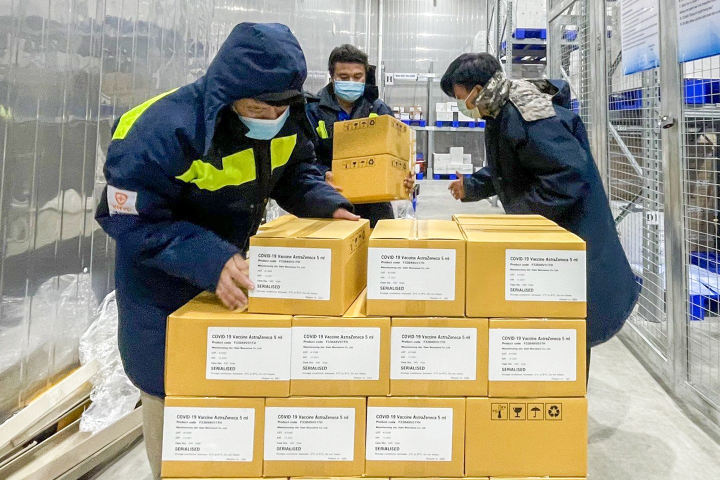 Ban giao hon 1, 3 trieu lieu AstraZeneca anh 1