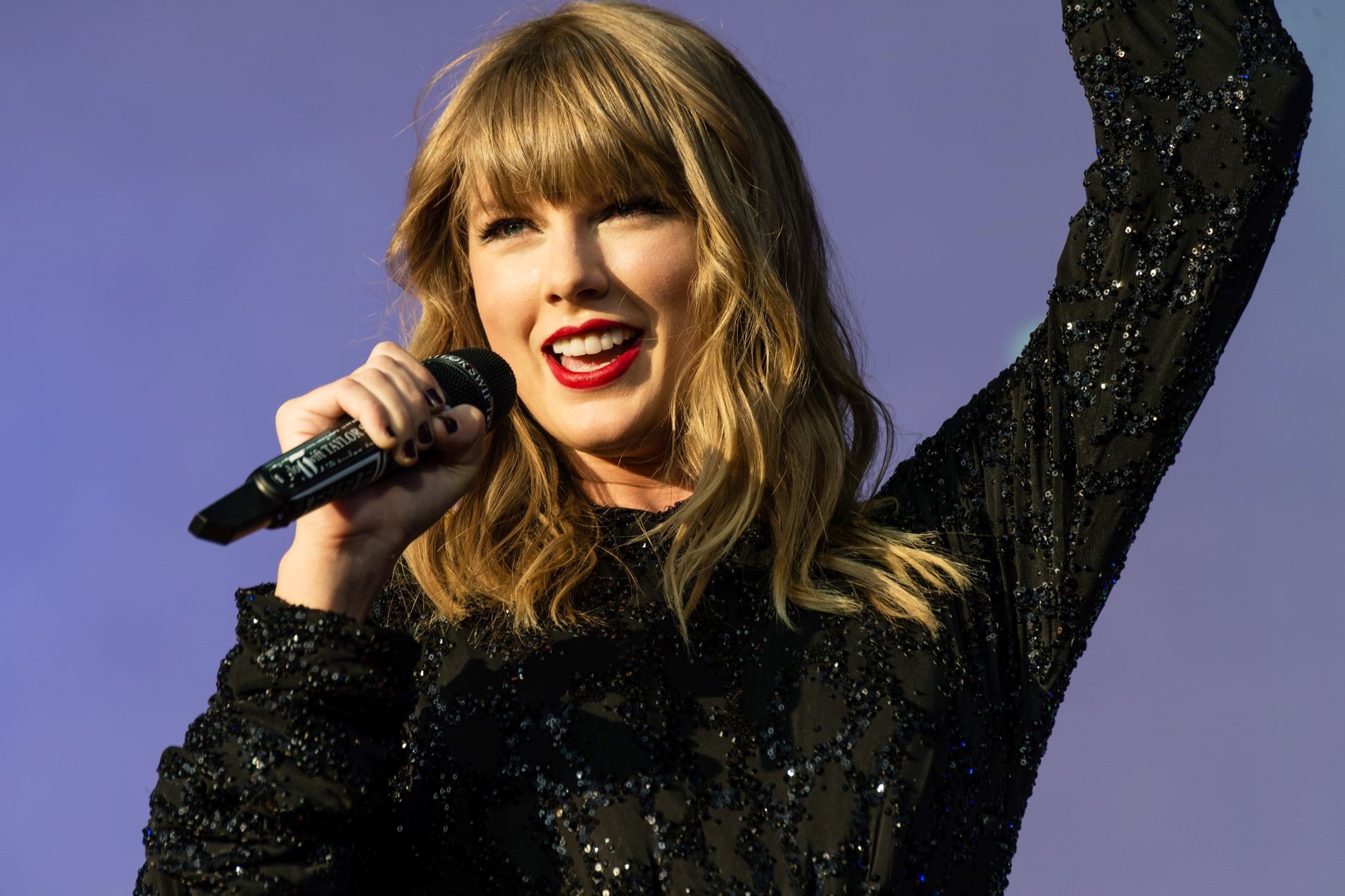 Taylor Swift nhan hop dong 200 trieu USD,  nhung van xep sau Michael Jackson anh 1