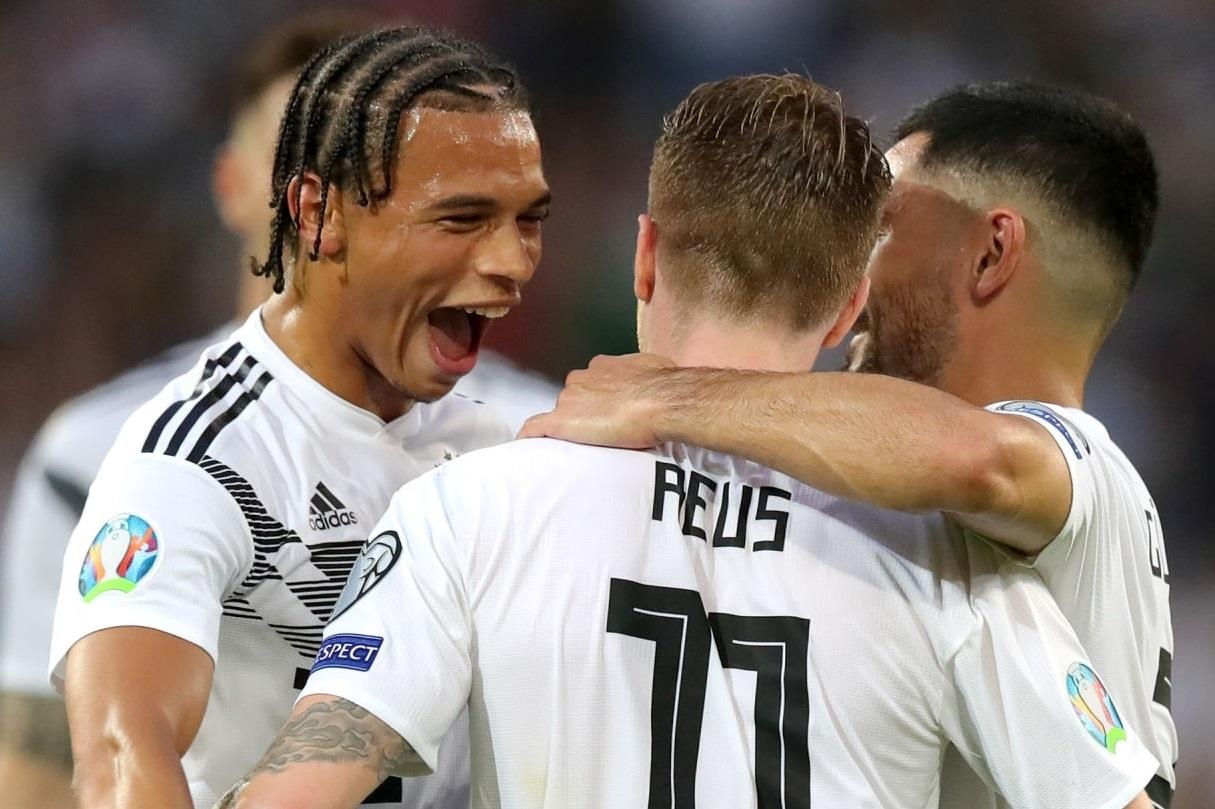 Reus lap cu dup,  tuyen Duc huy diet Estonia 8-0 anh 1