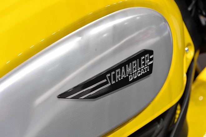   Scrambler sở hữu phuộc trước 41 mm hành trình ngược và phuộc đơn sau đặt một bên. 