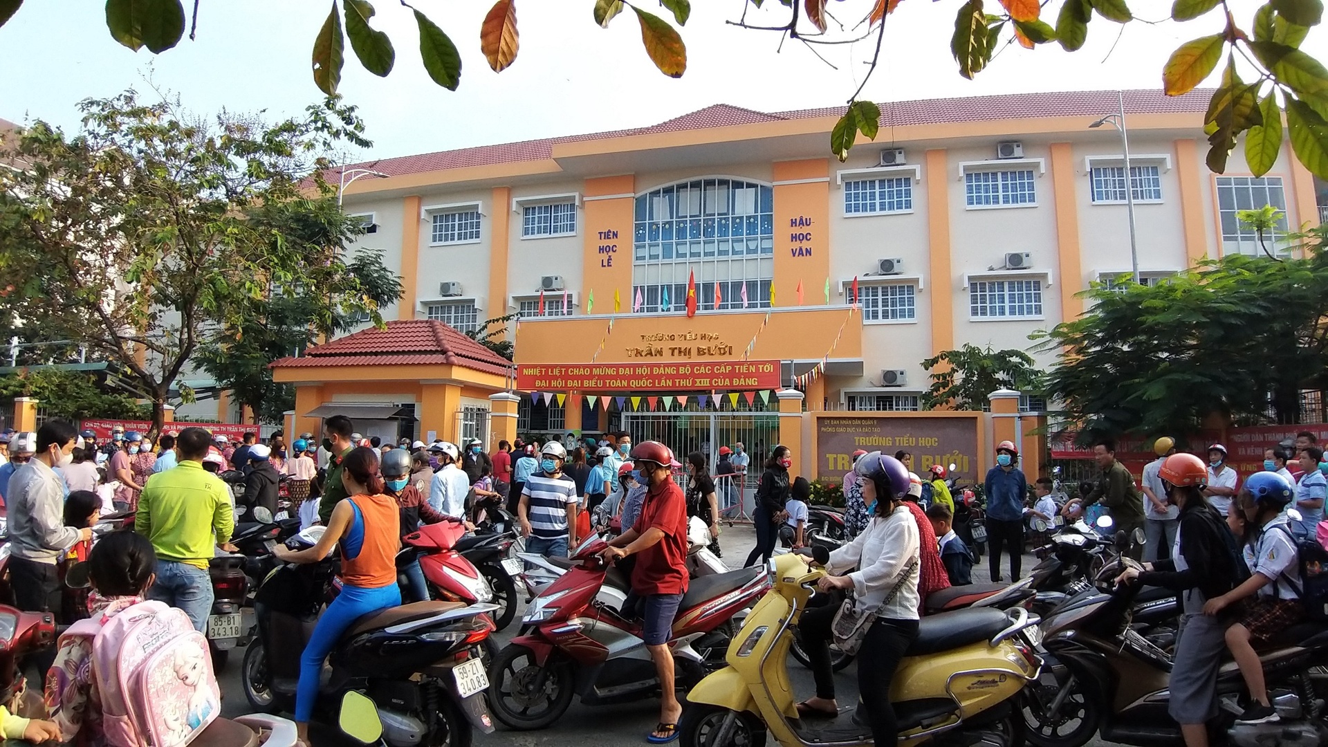 bua an ban tru Tran Thi Buoi anh 1