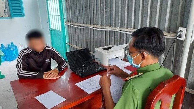 xong vao truong danh hoc sinh anh 1