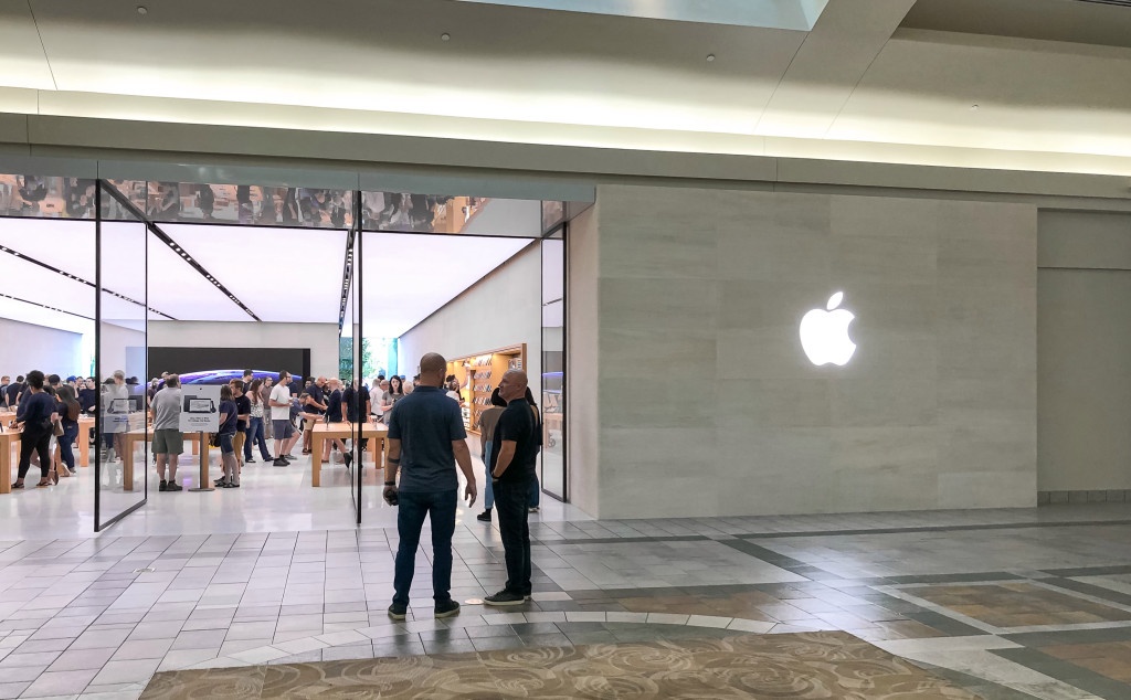 ben trong Apple Store moi anh 1