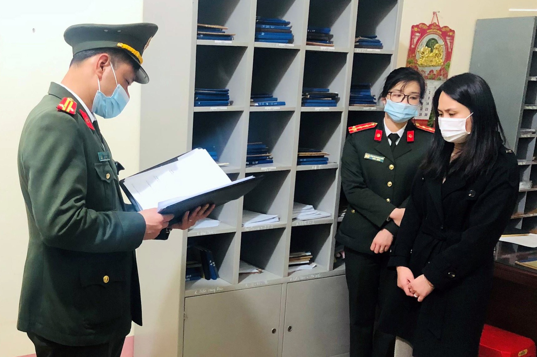 Mua ban bi mat Nha nuoc anh 1