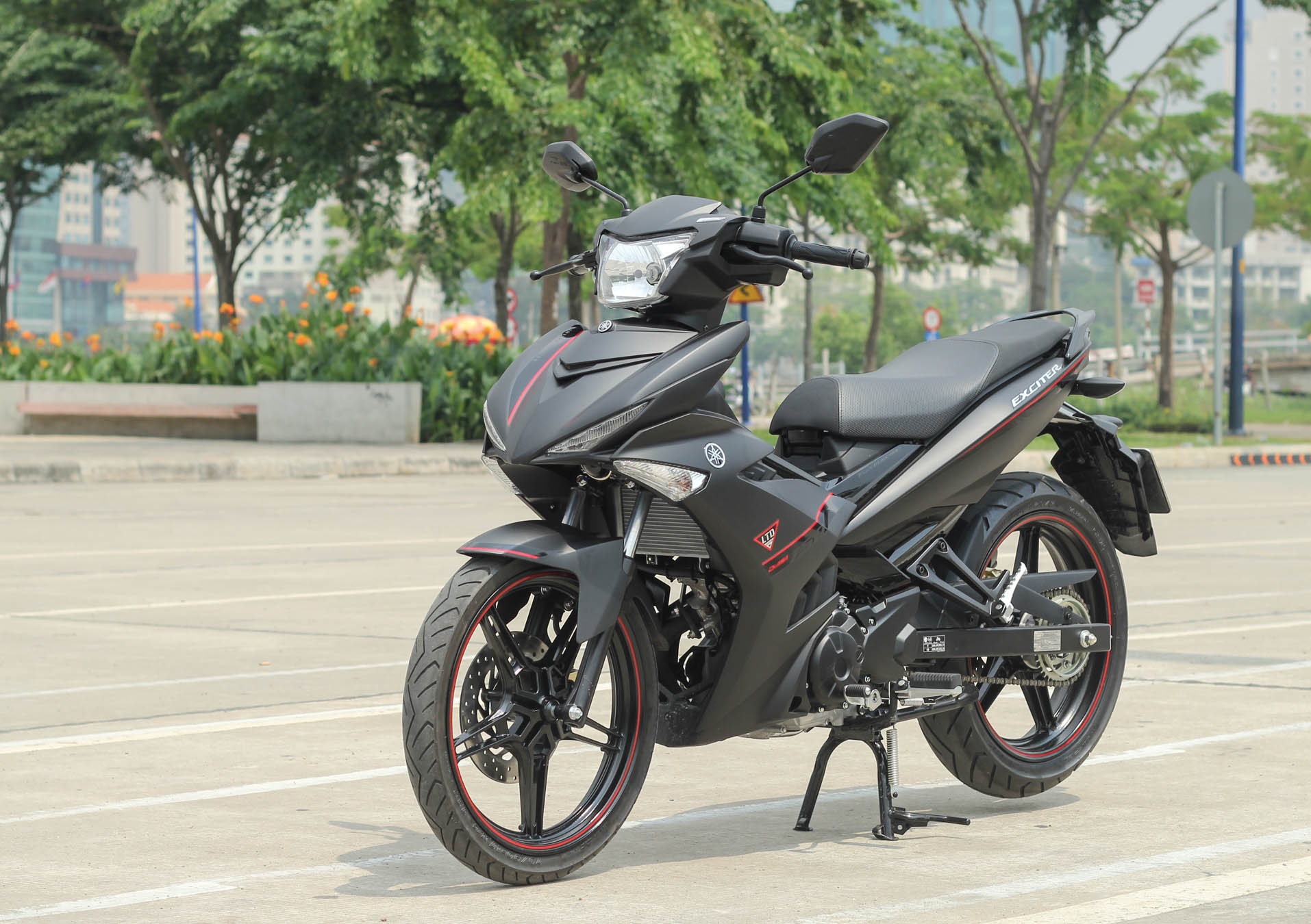 Yamaha Exciter 150 Matte Black anh 2