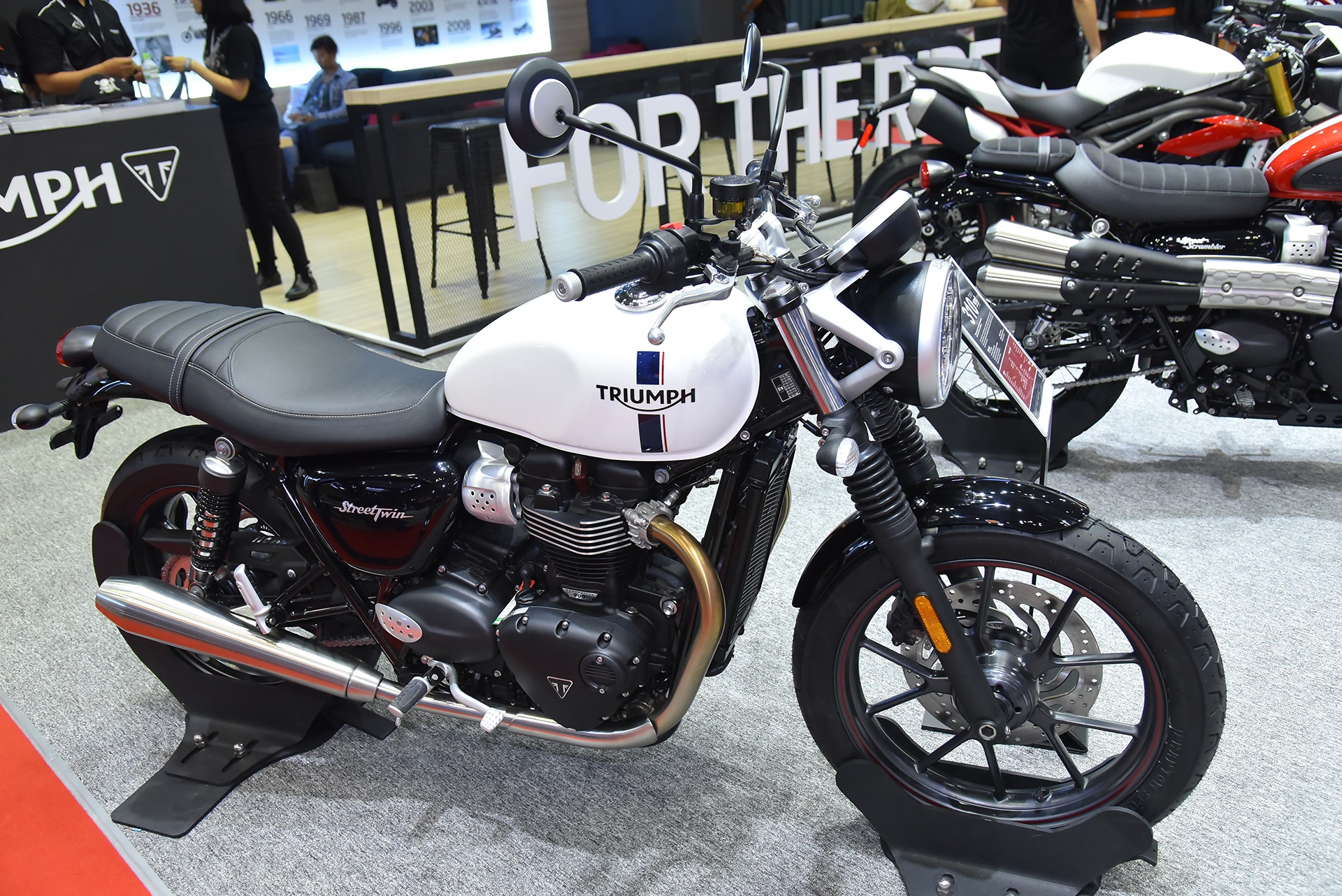 bảng giá Triumph tại Việt Nam ảnh 2 bang gia Triumph tai Viet Nam anh 2