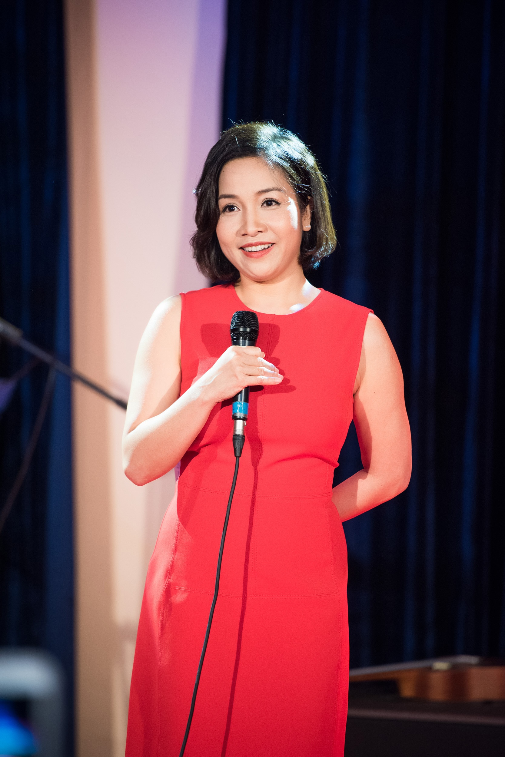 Xuan Bac dua ca gia dinh den ung ho My Linh anh 1