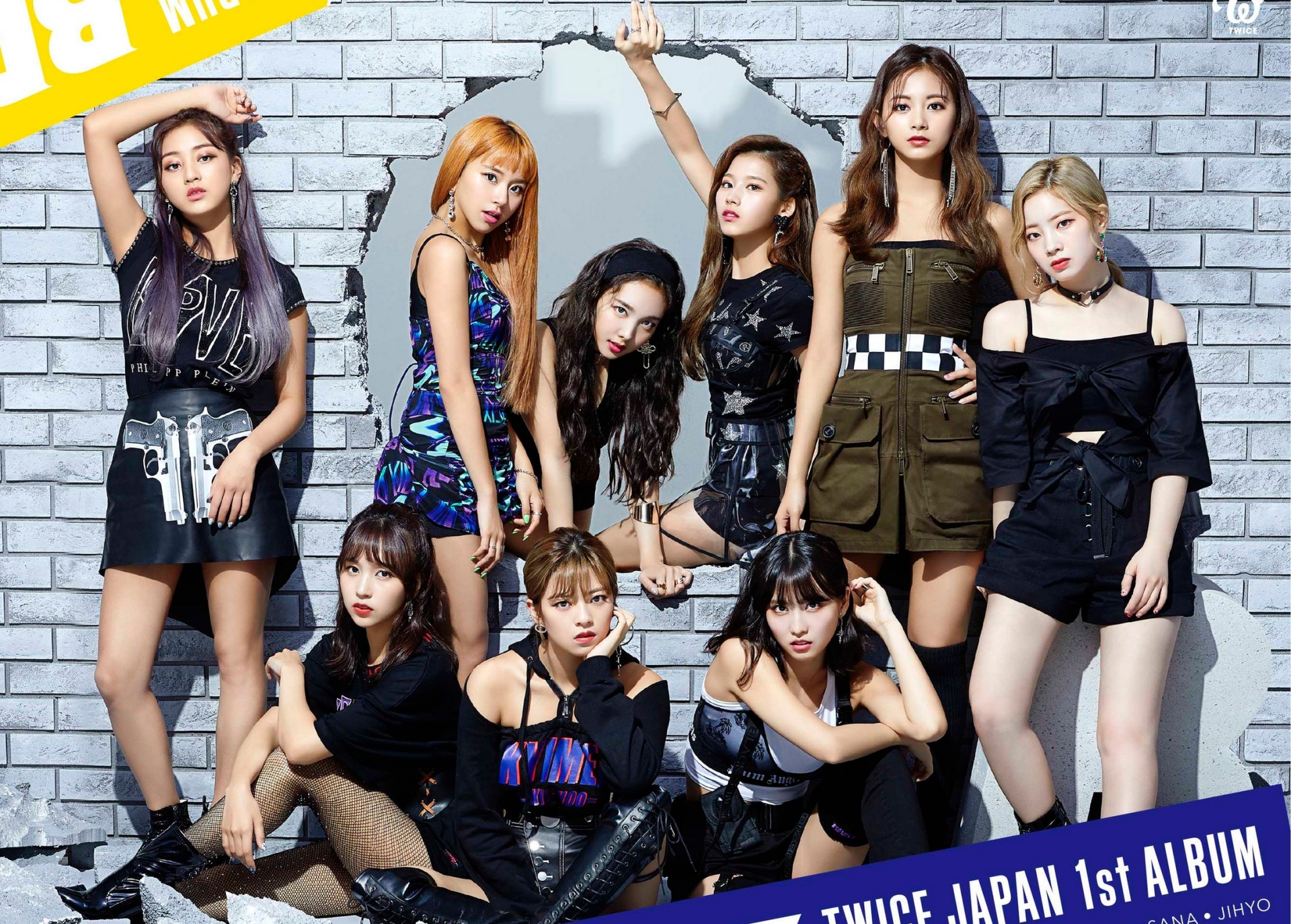 BTS,  Twice bi tay chay tai nhat ban anh 1