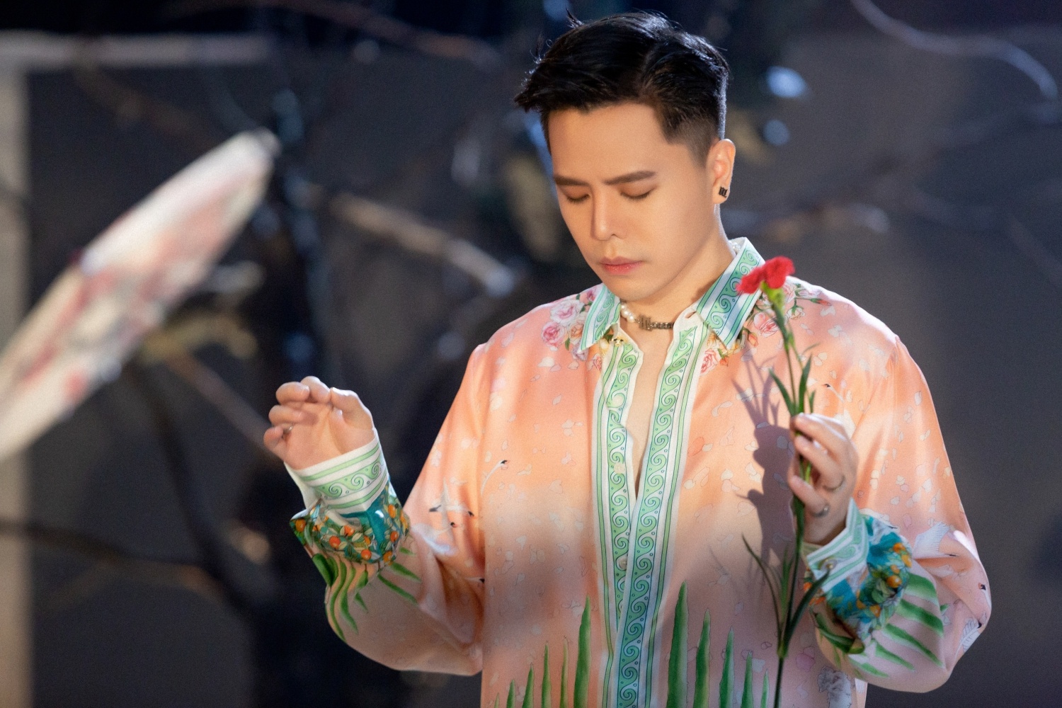 Trinh Thang Binh vuong tranh cai dao nhac anh 1