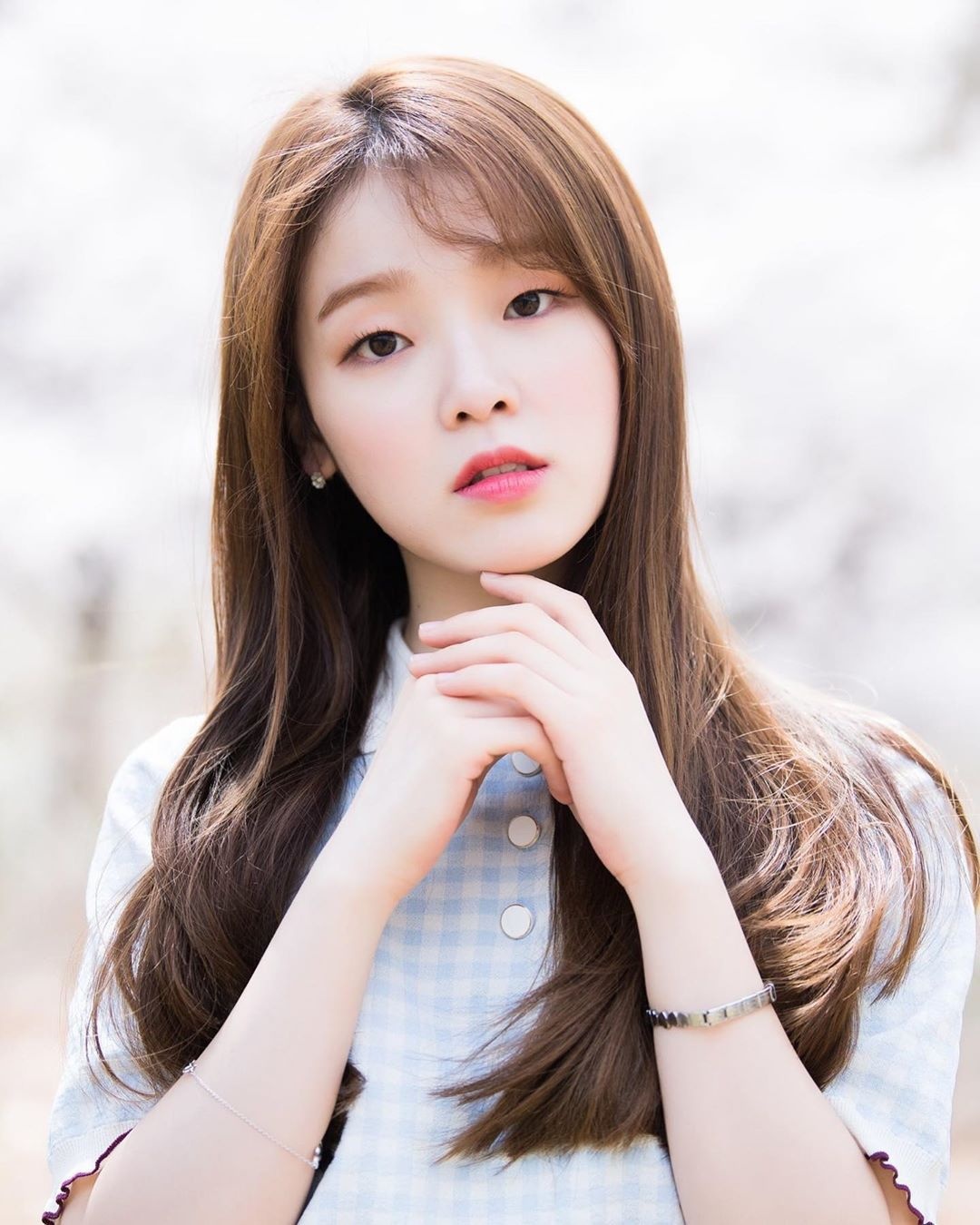 Oh My Girl bi cam hen ho anh 1