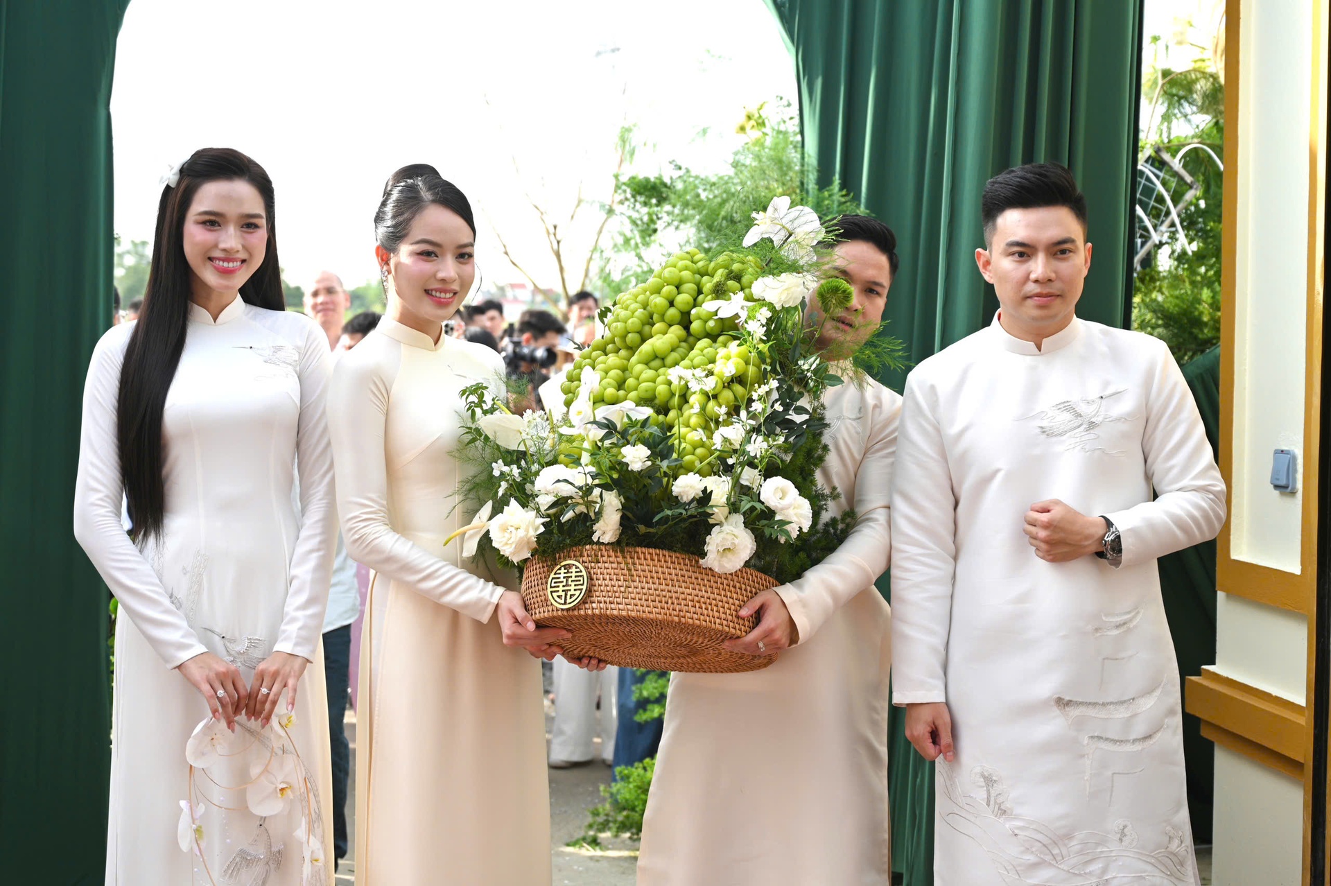 Do Thi Ha cuoi anh 5