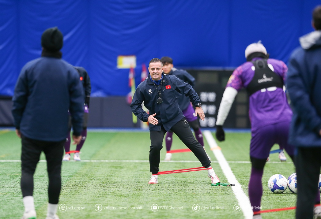 ĐT Việt Nam lần đầu được tập trên SVĐ hiện đại nhất Hàn Quốc 2 kim sang-sik anh 2