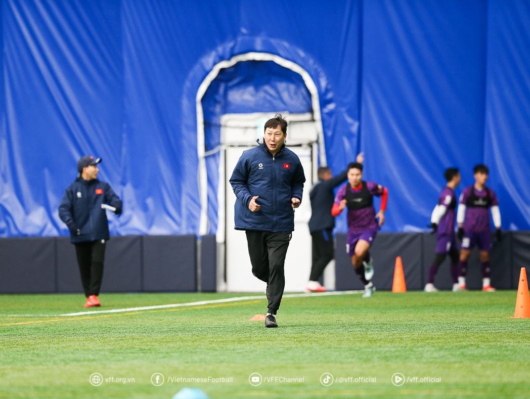 ĐT Việt Nam lần đầu được tập trên SVĐ hiện đại nhất Hàn Quốc 9 kim sang-sik anh 6
