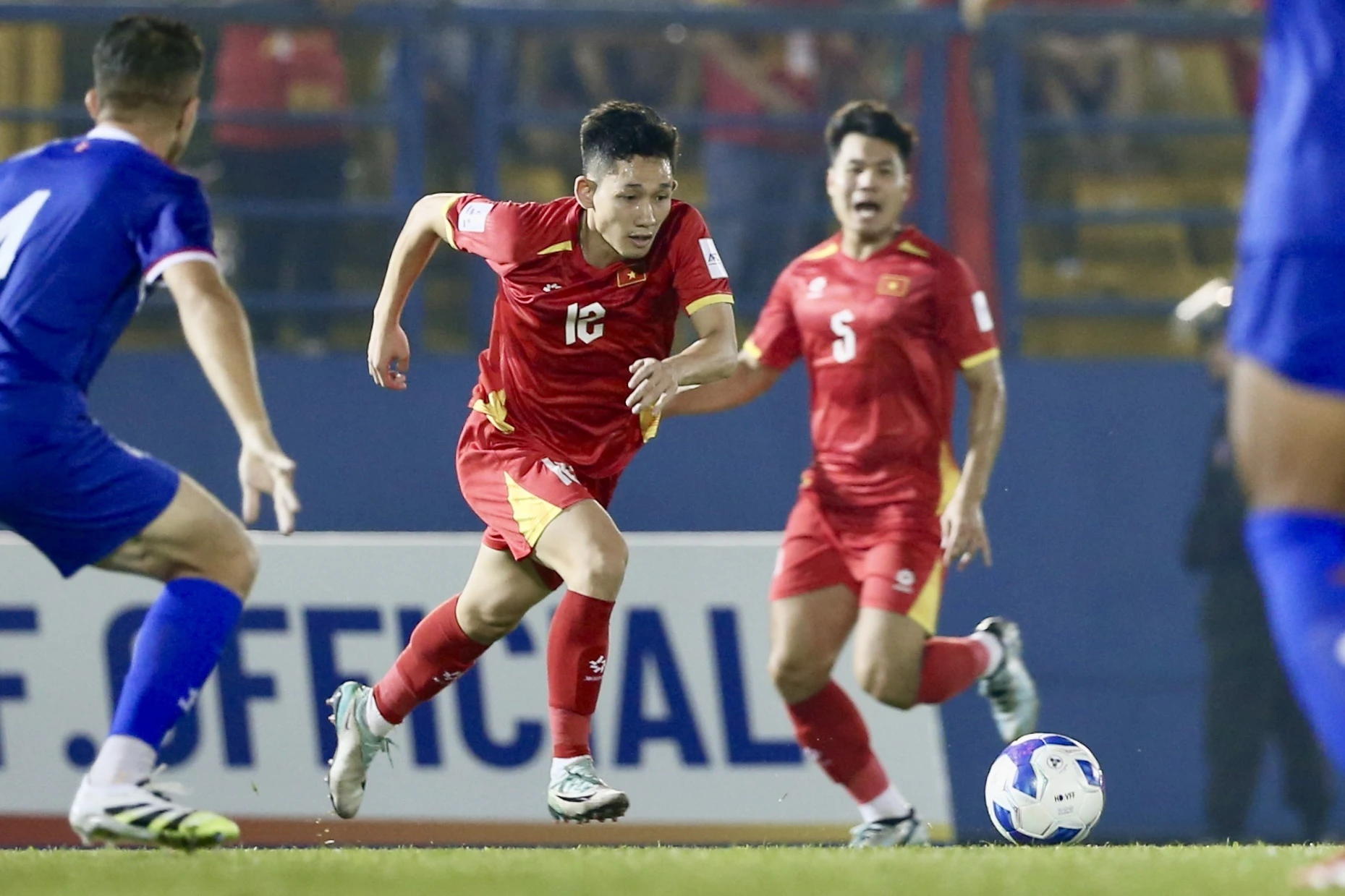 Tiền vệ cánh Nguyễn Hai Long