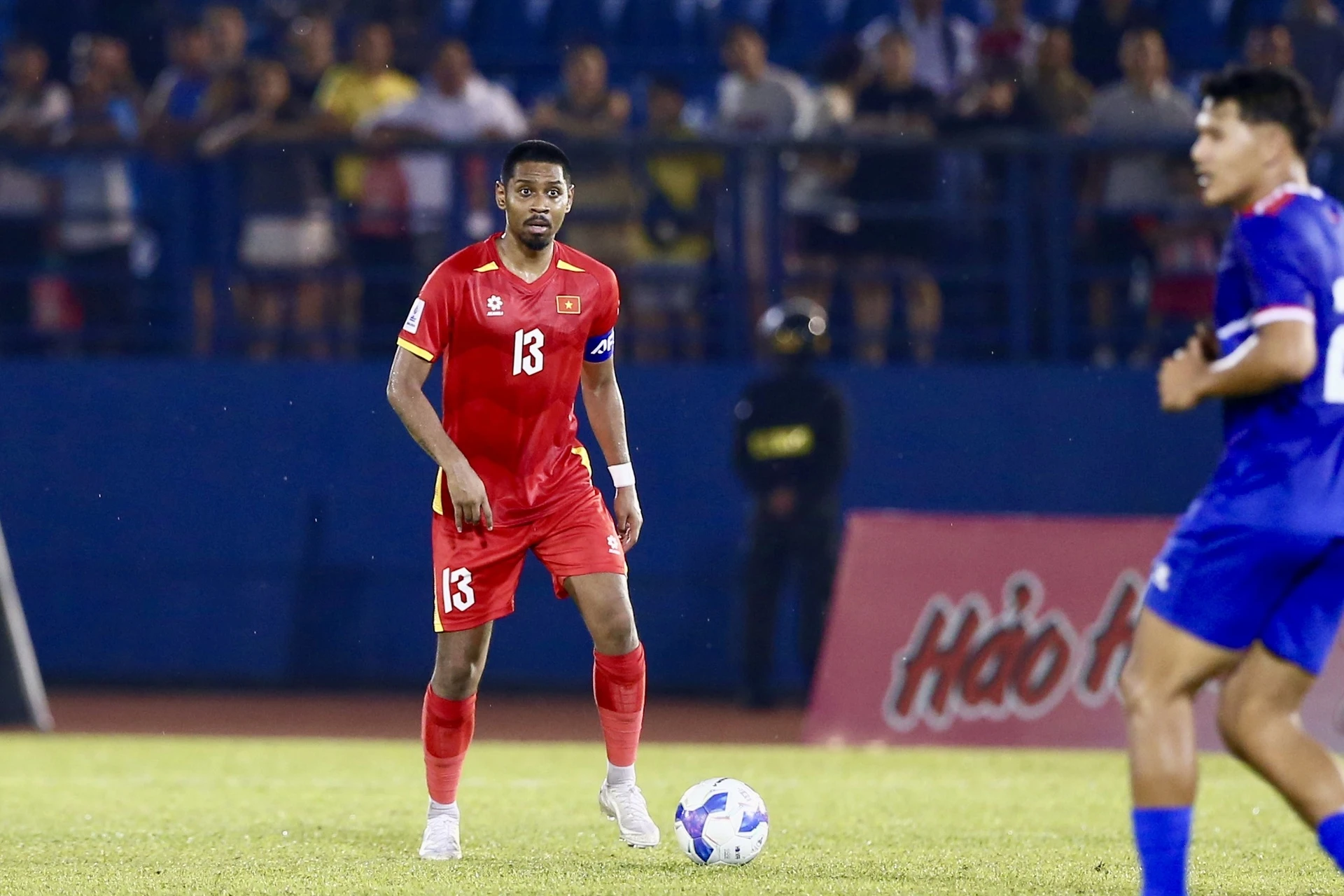 Jason Quang Vinh đeo băng đội trưởng
